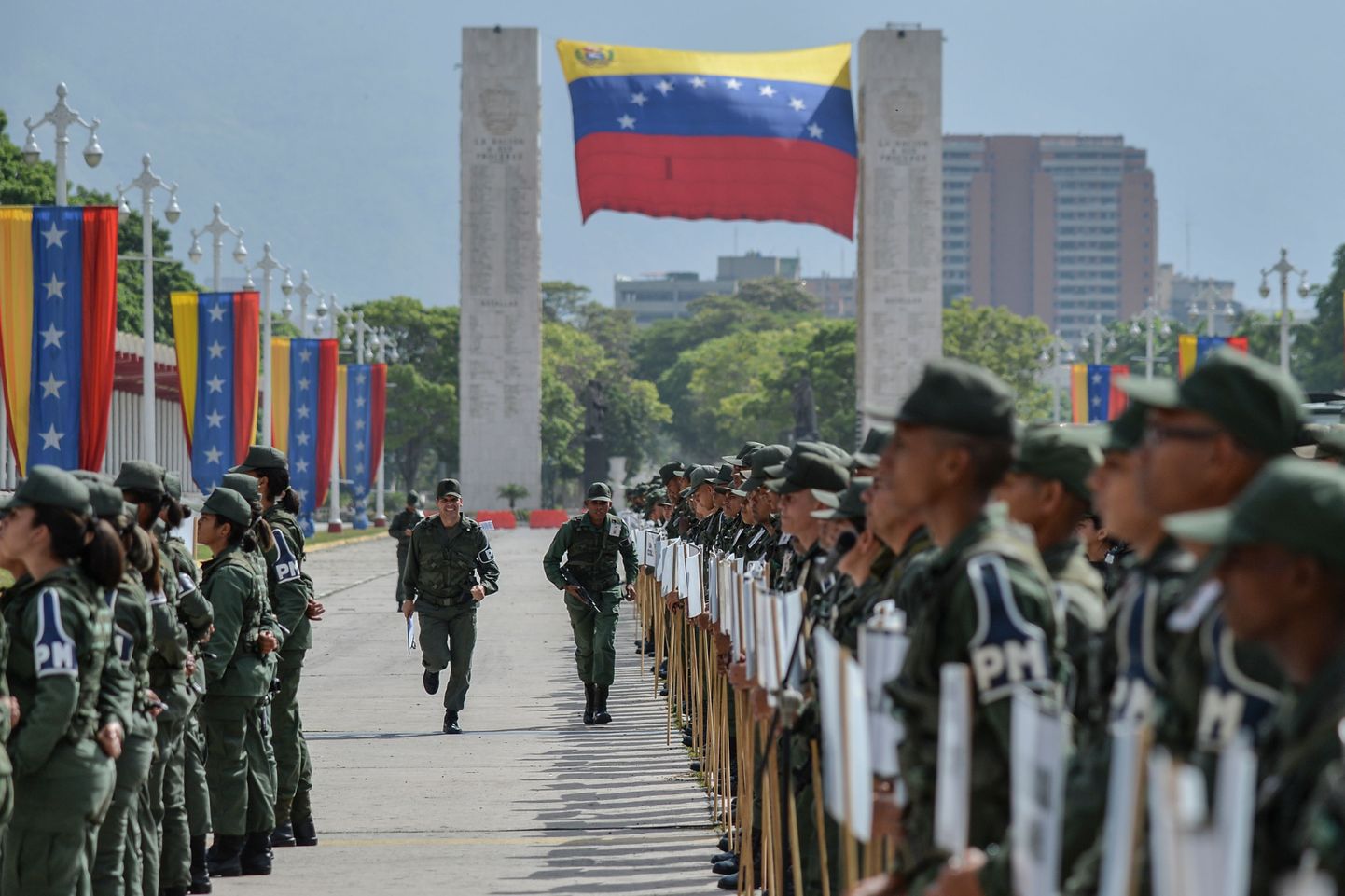 Venezuela rahvuskaardi liikmed Caracases.