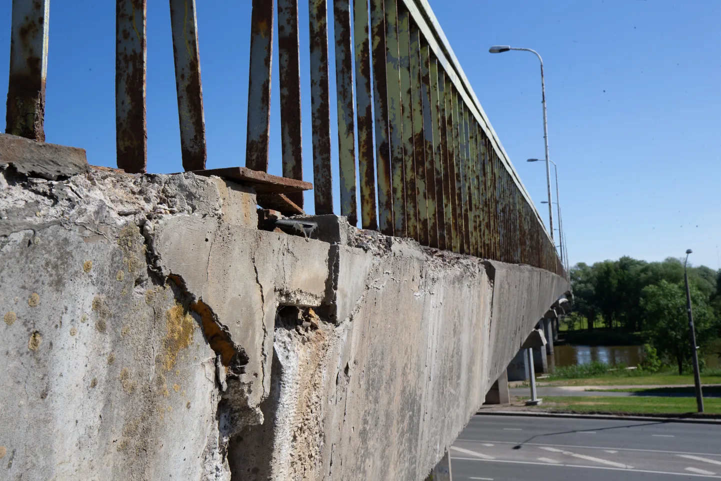 Seda, et Sõpruse sild vajab põhjalikku remonti, on palja silmagagi näha olnud juba aastaid.