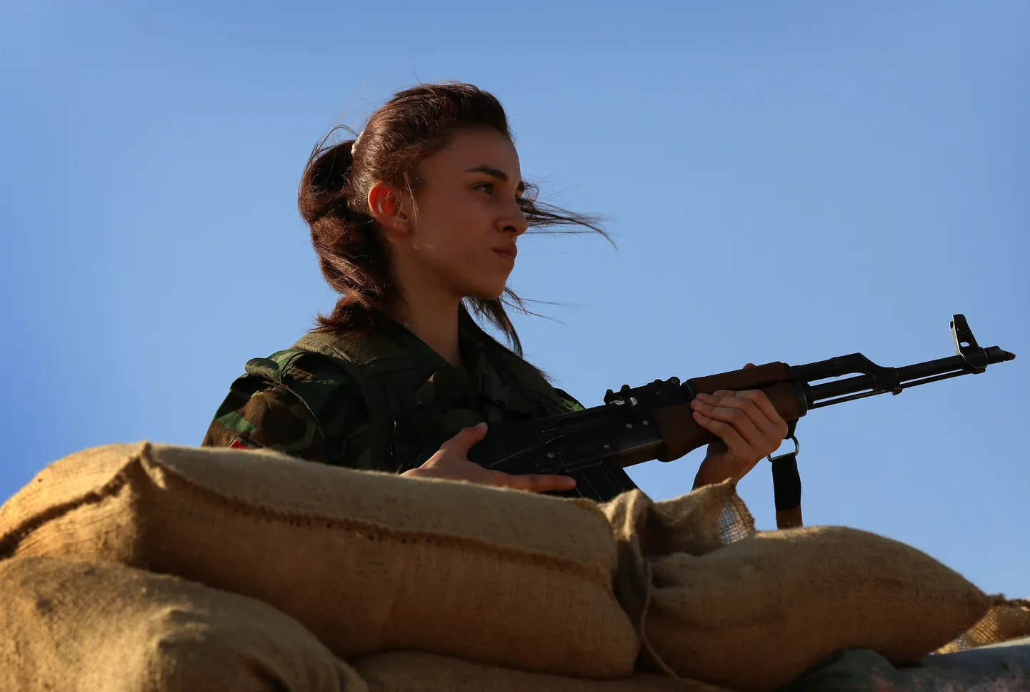 Kurdi naisvõitleja.