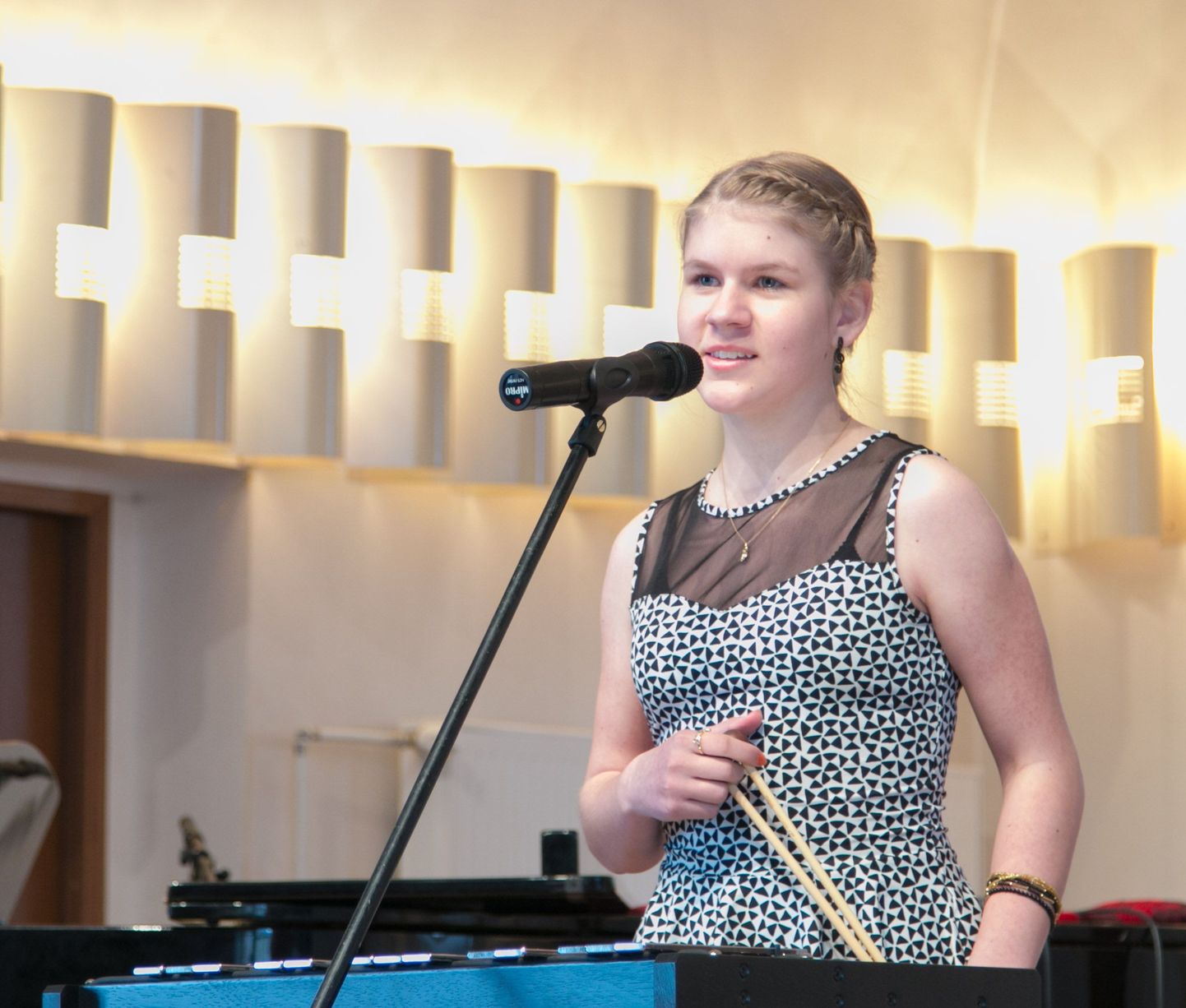 11–13aastaste grupist valis žürii neljandast laulusaatest edasi poolfinaali Tõrva lauluneiu Emma Laureen Pauli, kelle lauluõpetaja on Novella Hanson.