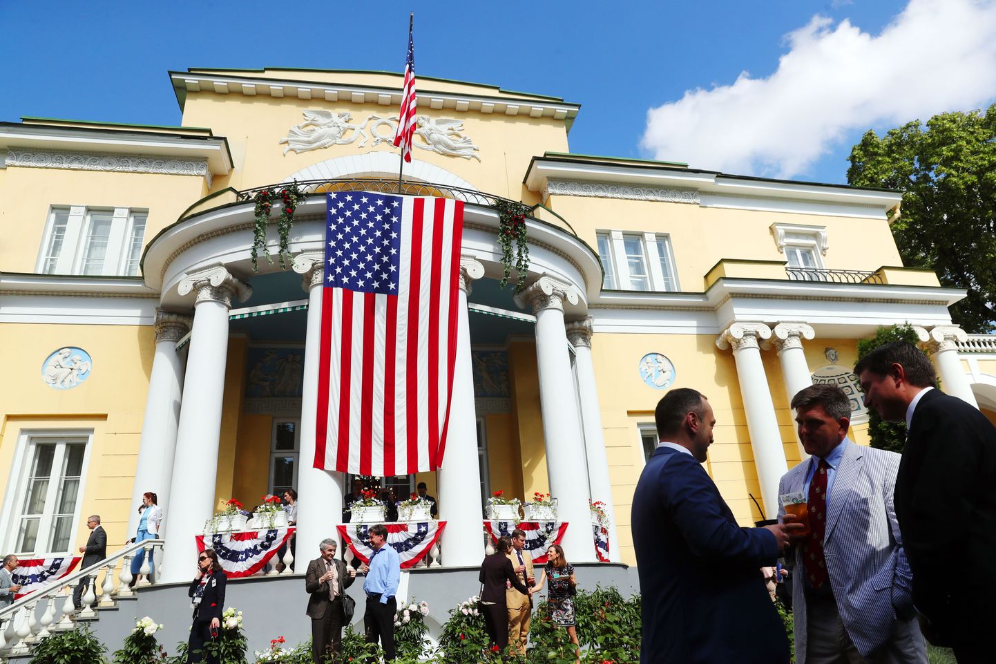 USA suursaatkond Venemaal Moskvas ehitud 4. juuli pidustusteks.
