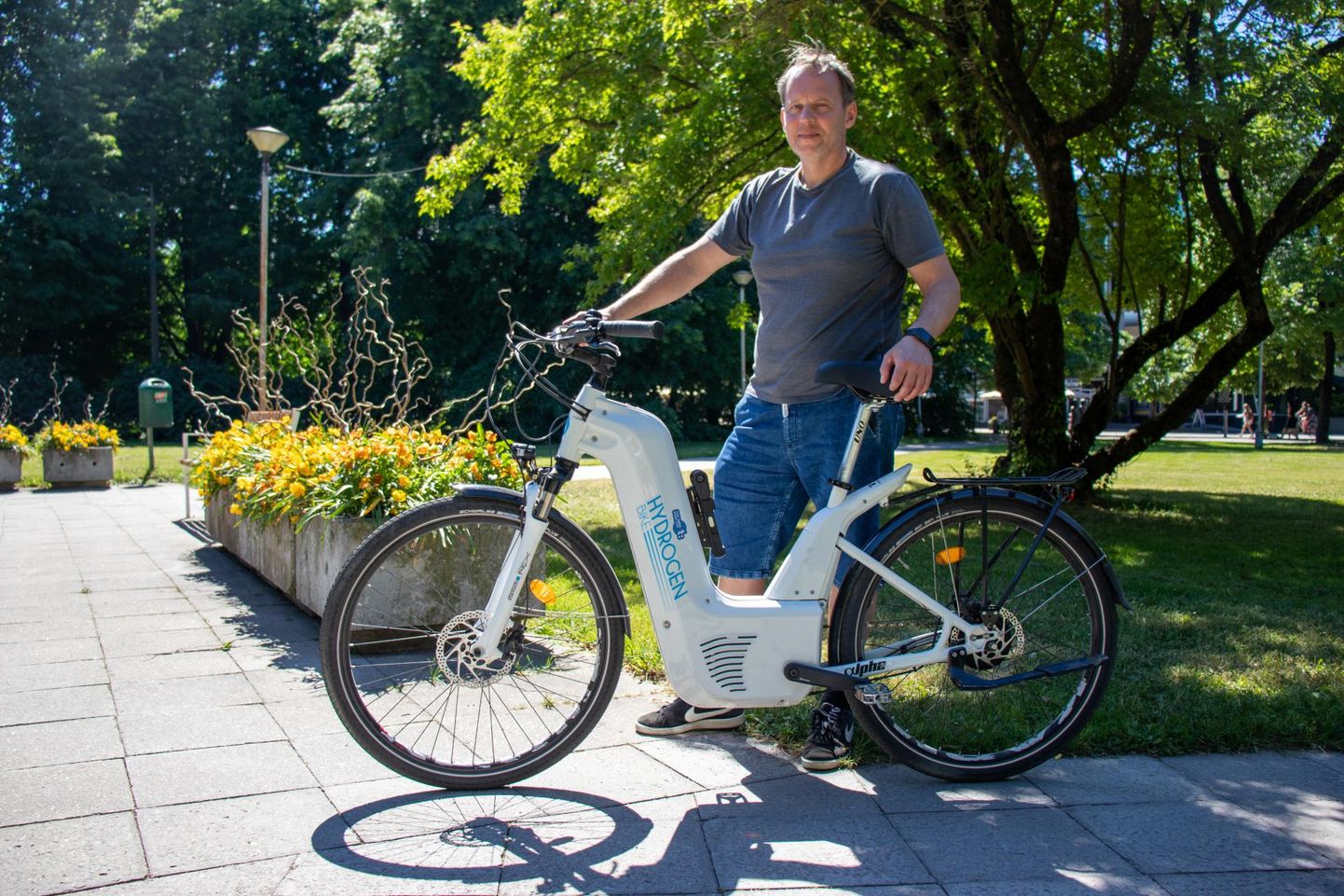 Tartu linnamajanduse osakonna projektijuht Jaanus Tamm on veendunud, et hakkame vesinikutehnoloogial põhinevaid sõiduriistu tänavatel üha rohkem nägema.