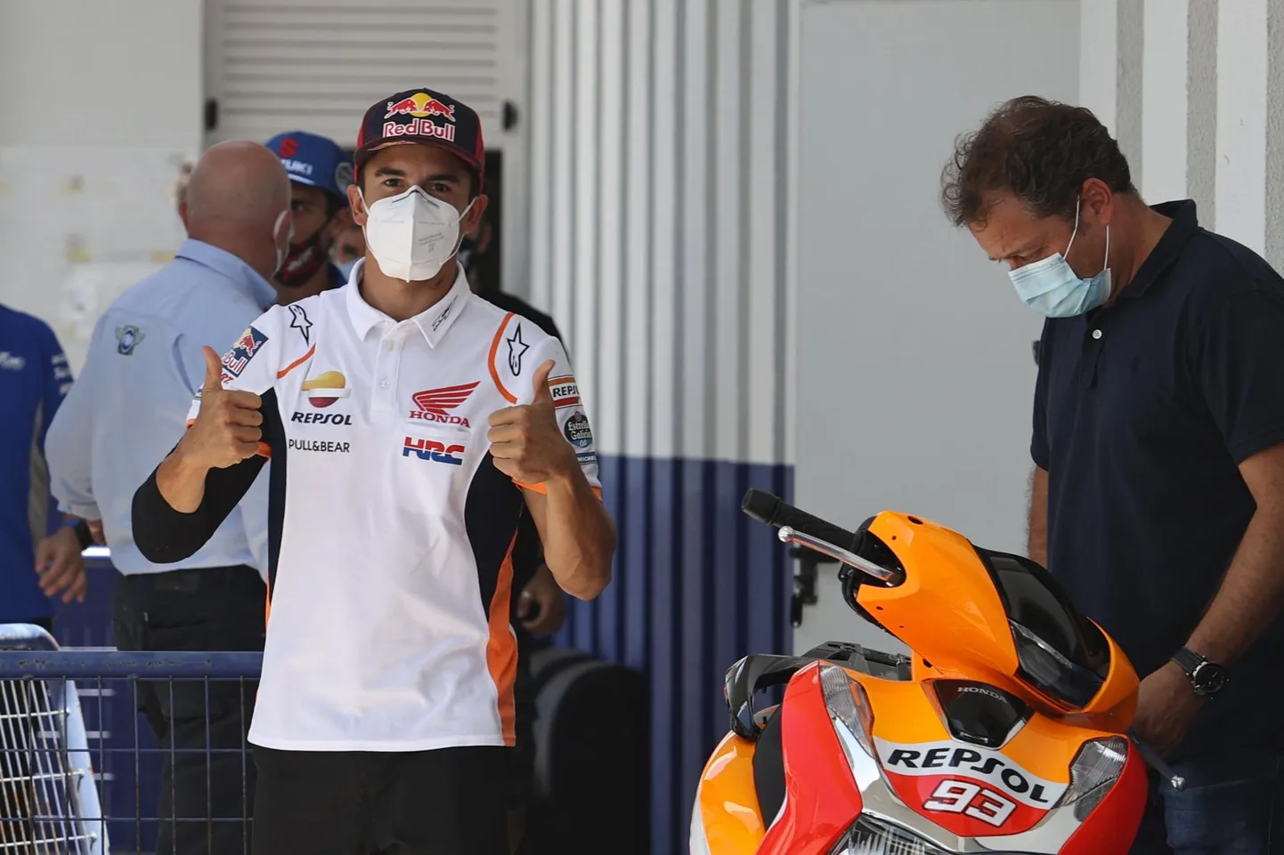 Marc Marquez pärast edukat meditsiinilist ülevaatust.