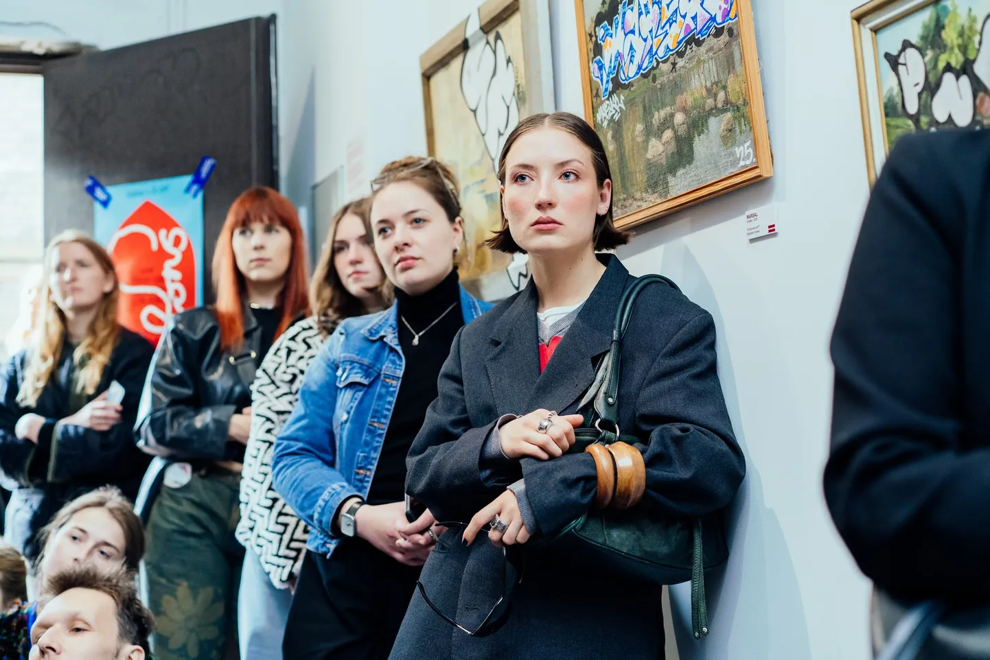 Sarunu cikla "SALONS x RAW" 7. epizodes apmeklētāji "Rīgas Mākslas nedēļas" ietvaros.