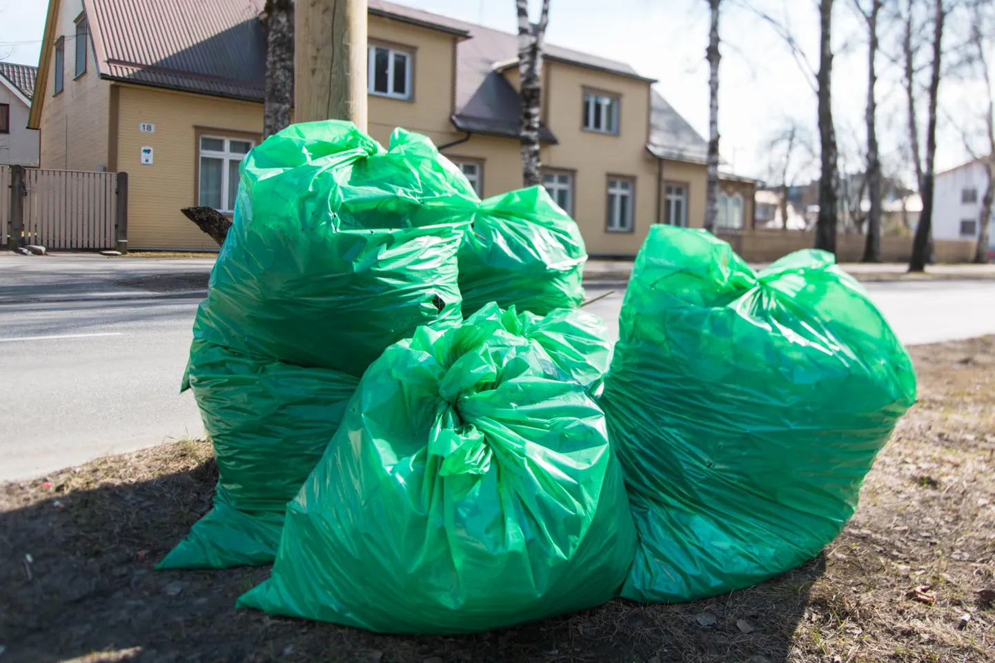 Aiapraht veetakse tasuta ära juhul, kui see on pandud biolagunevatesse kilekottidesse.