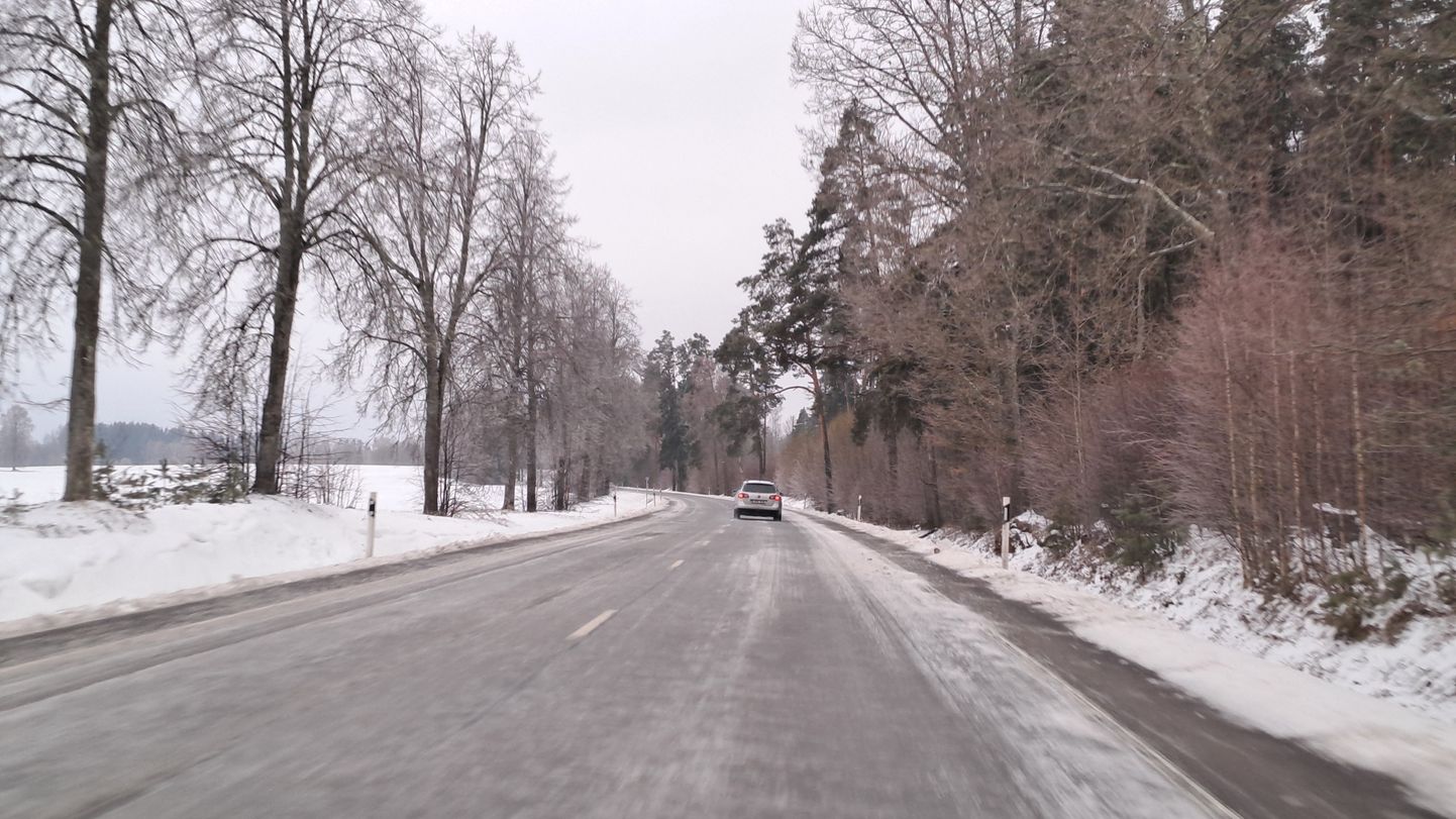 Talviselt libedad teeolud Võrumaal.