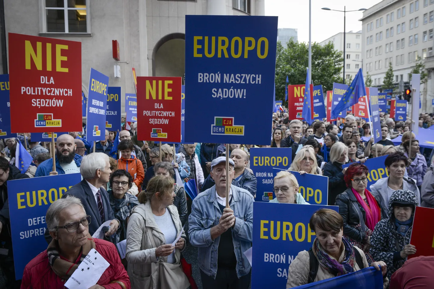 25. juunil protesteeriti Varssavis vastuolulise ülemkohtu reformi vastu.