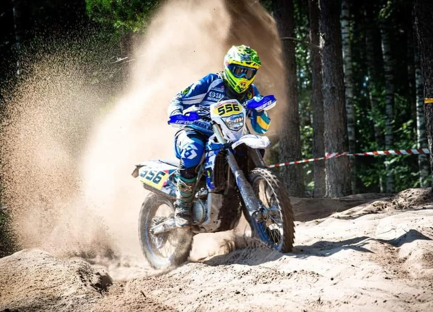 Paikuse motoklubi sportlane Jarmo Lehiste nautis kodusel enduurol võidurõõmu.