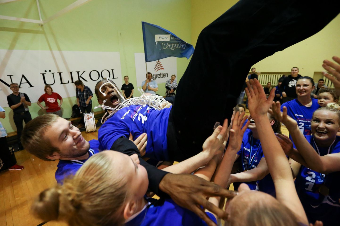 Eesti naiste korvpalli meistriks krooniti Rapla FCR/Media naiskond, kes alistas finaalseerias mängudega 3:1 Tallinna Ülikooli. Pildil Rapla võistkonna peatreener Howard Frier.