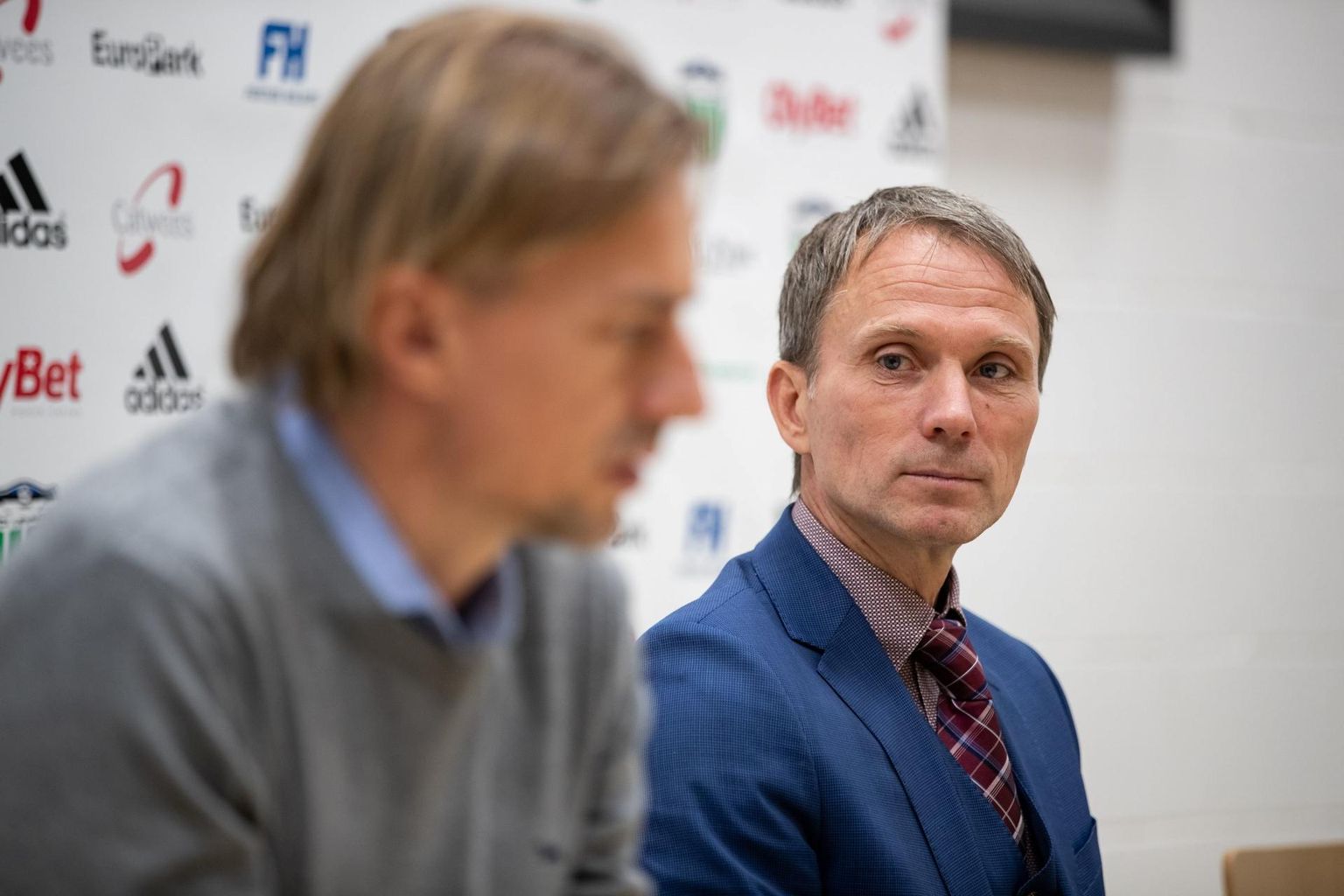 Vahetult pärast seda, kui Martin Reim (paremal) mängijakarjääri lõpetas, tõusis Sergei Pareiko Eesti koondise esiväravavahiks. Nüüd hakatakse Levadias ühist asja ajama. FOTO: Eero Vabamägi