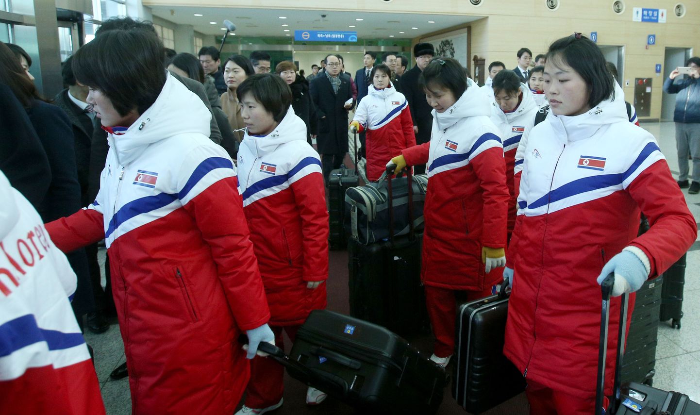 Põhja-Korea jäähokinaised saabumas neljapäeval Lõuna-Koreasse ühistreeningutele.