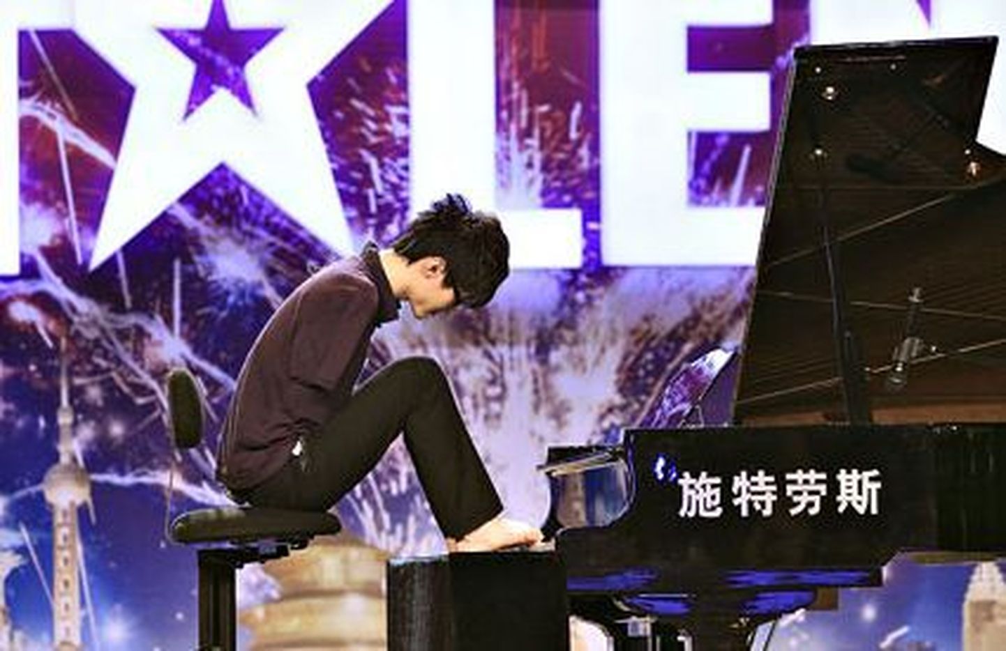 Hiina talendisaate lemmik on kätetu klaverimängija