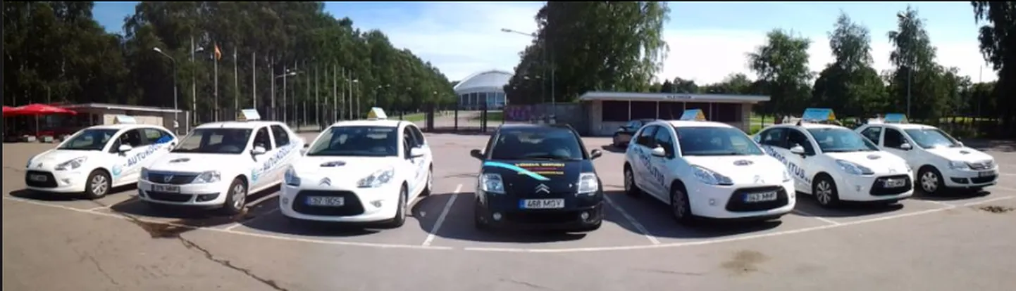 E-autokoolituse õppesõiduautod.