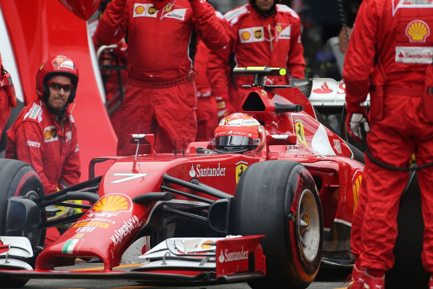 Ferrari tiim ei saatnud Kimi Räikköneni õigel ajal rajale ja maksis selle eest kõrget hinda.