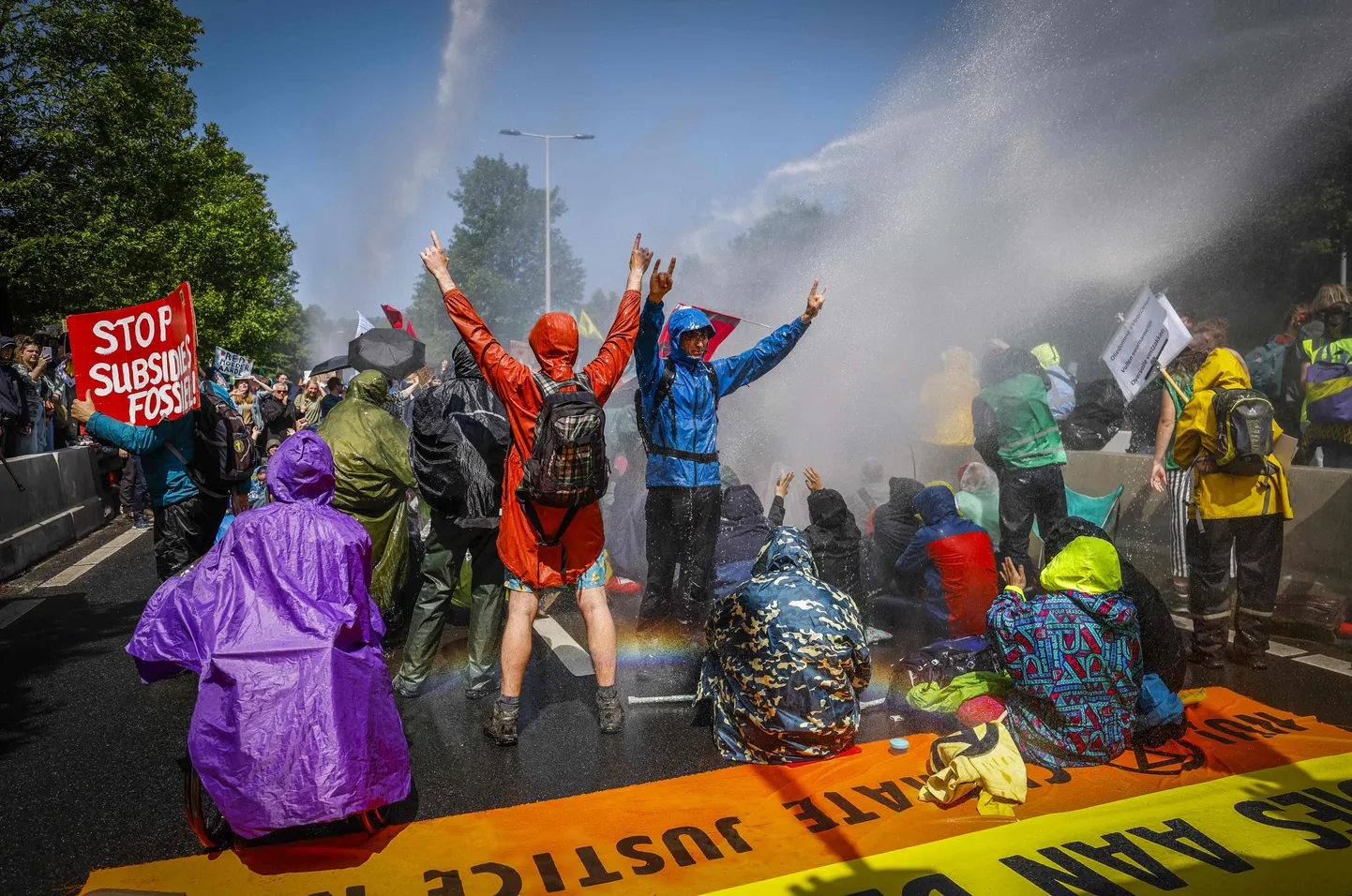 Extinction Rebellion aktivistid Haagis meelt avaldamas.