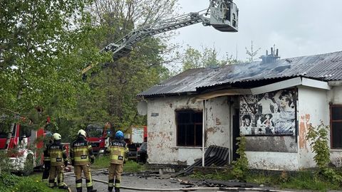 Kiviõli kesklinnas põles maja