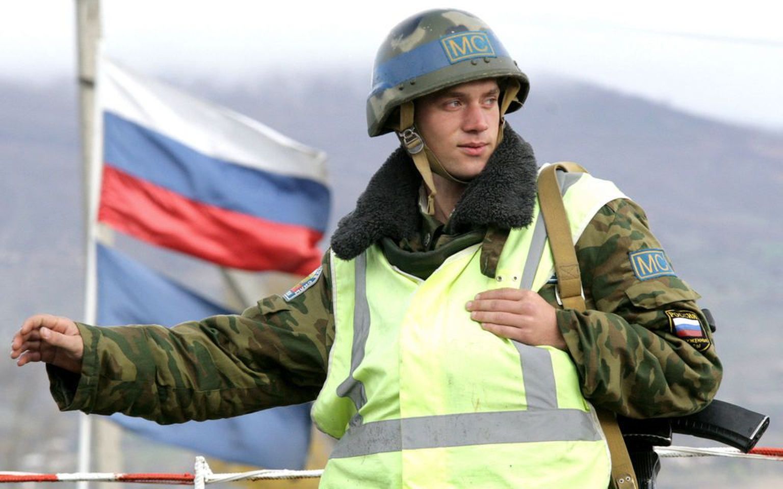 Vene sõdur Lõuna-Osseetia ja Gruusia piiril..