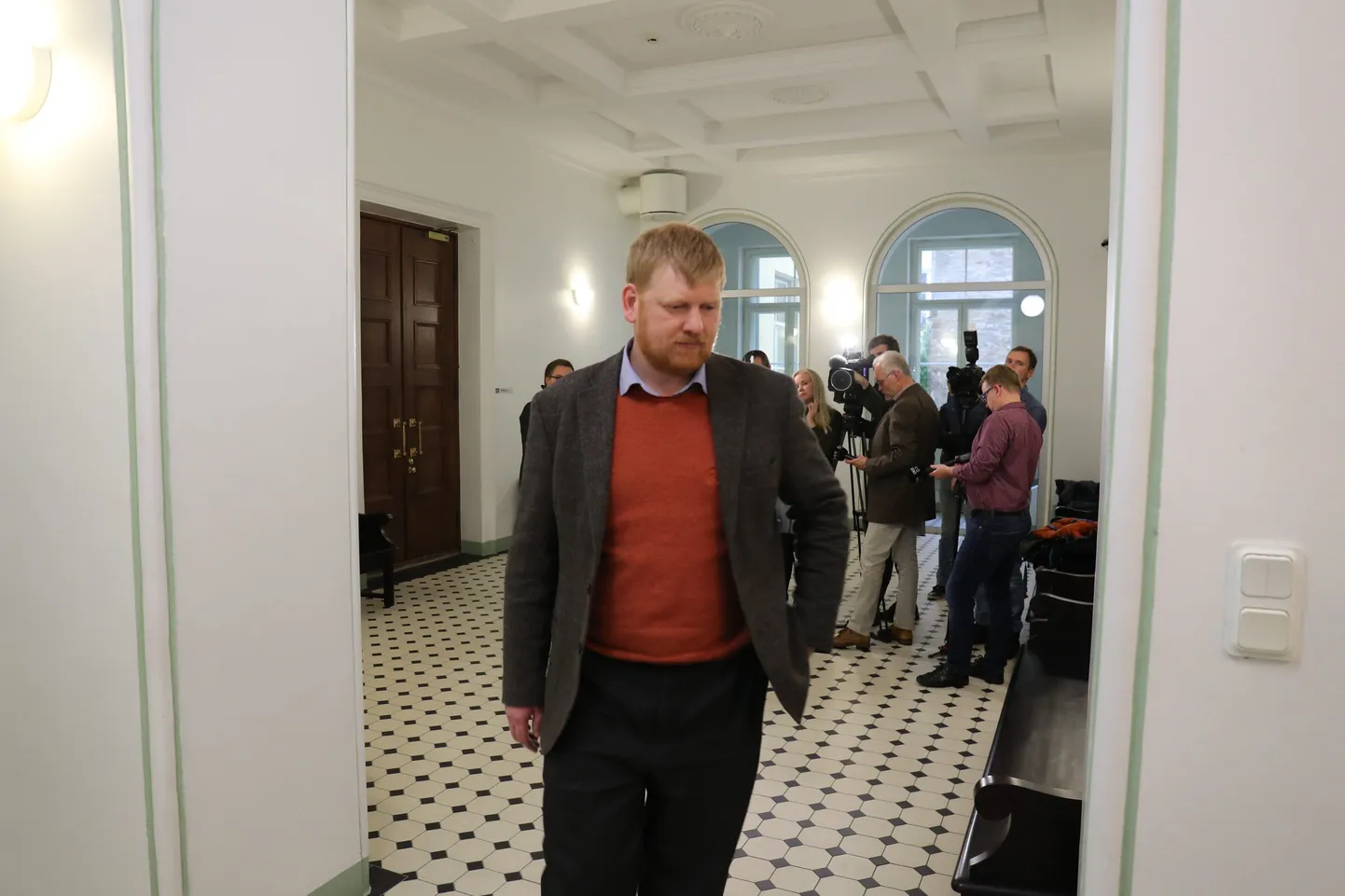 Kohtunik Andres Parmas üks tuntumaid kohtumenetlusi oli Kaur Kenderi «pornokaasus», kus ta Kenderi õigeks mõistis.