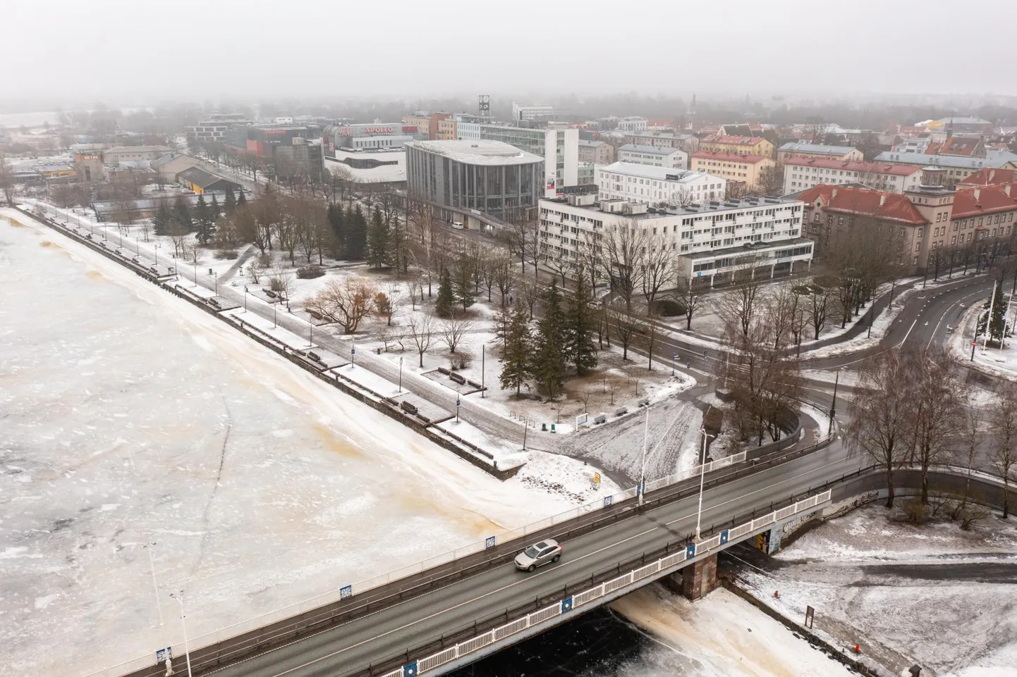 Suurpõgenemise mälestusmärk paigaldatakse Kesklinna silla kõrvale Pärnu jõe vasakkaldale haljasalale. Selle avamine on kavandatud 21. septembrile.