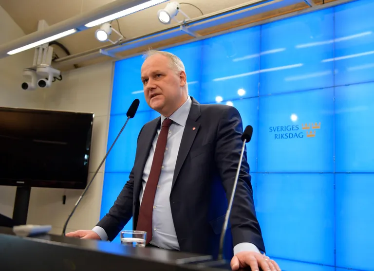 Rootsi Vasakpartei juht Jonas Sjöstedt täna ajakirjanike ees.