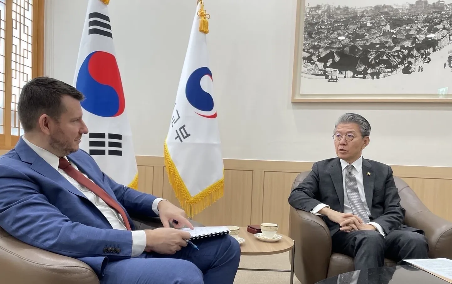 Jonatan Vseviov ja Korea välisministeeriumi aseminister Hong-Kyun Kim.