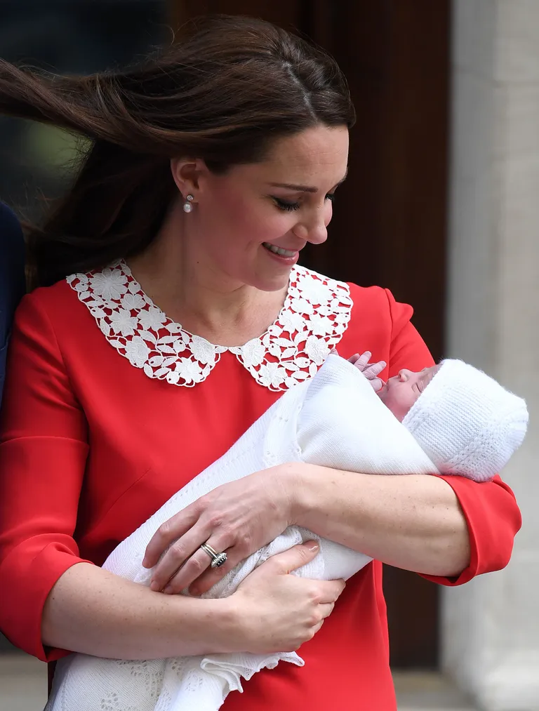 Hertsoginna Catherine oma kolmanda lapse, prints Louis'ga, kes sundis 23. aprillil 2018