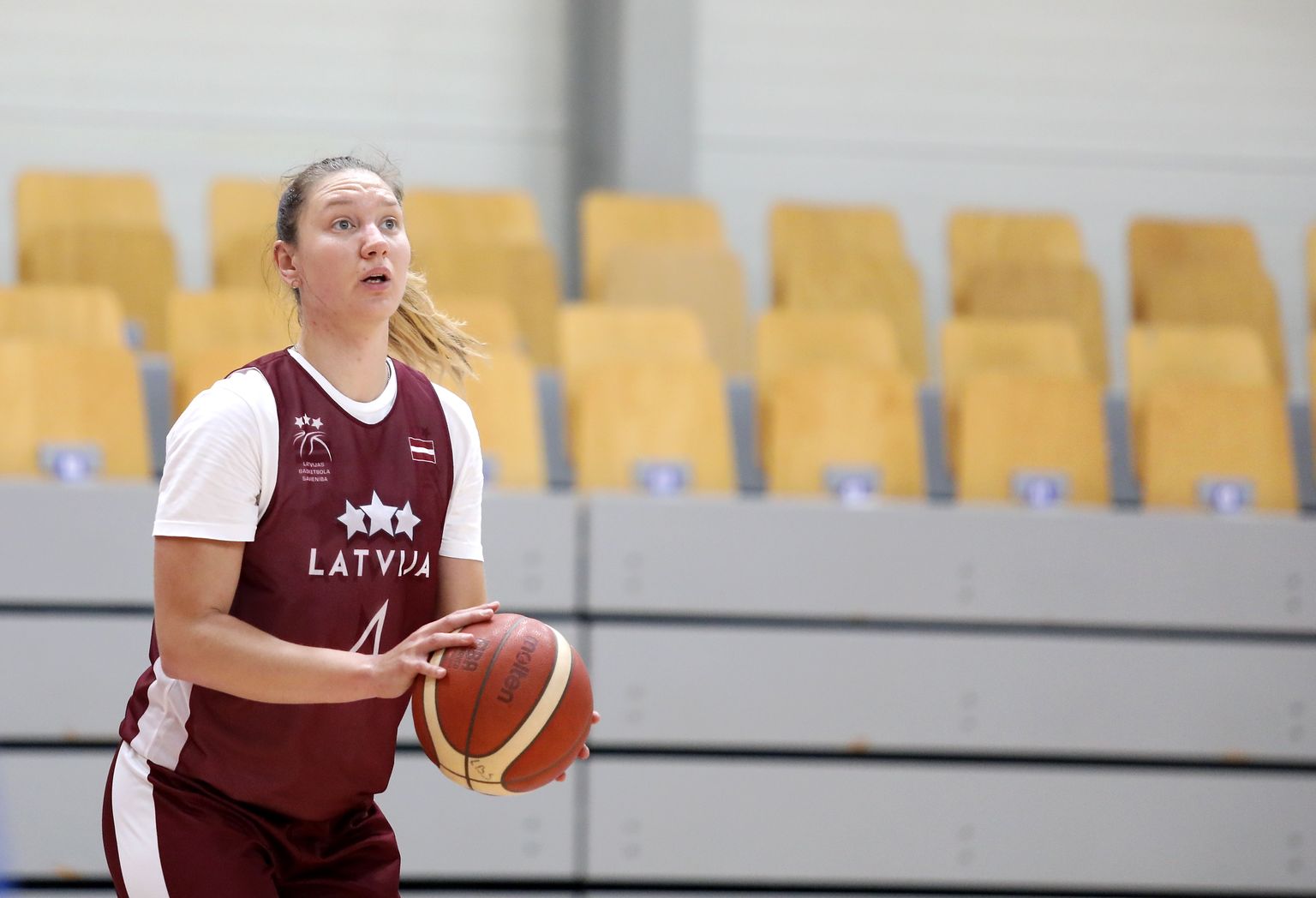 Latvijas basketboliste Paula Strautmane