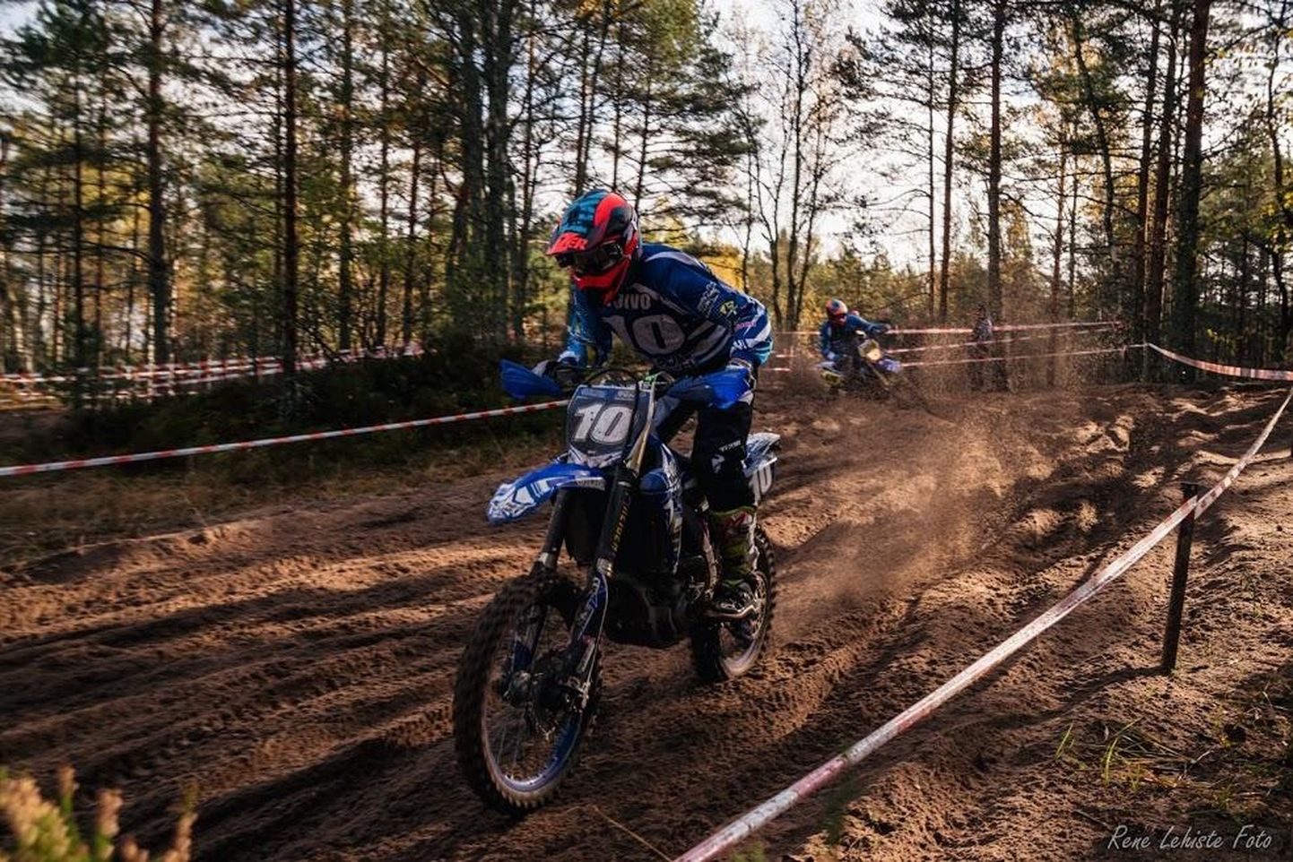 Yamahat taltsutav Paikuse motoklubi enduuroäss Toivo Nikopensius on kahe etapi järel seenioride klassi liider.