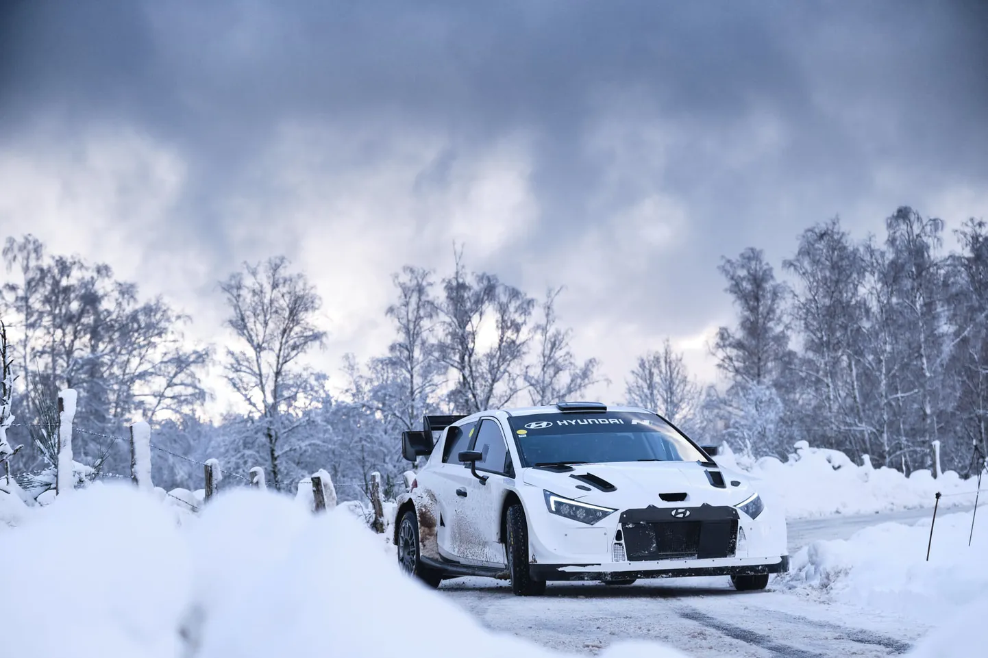 Hyundai uus hübriidauto, millega on võimalik sirgel näidata senisest veelgi vingemat minekut.