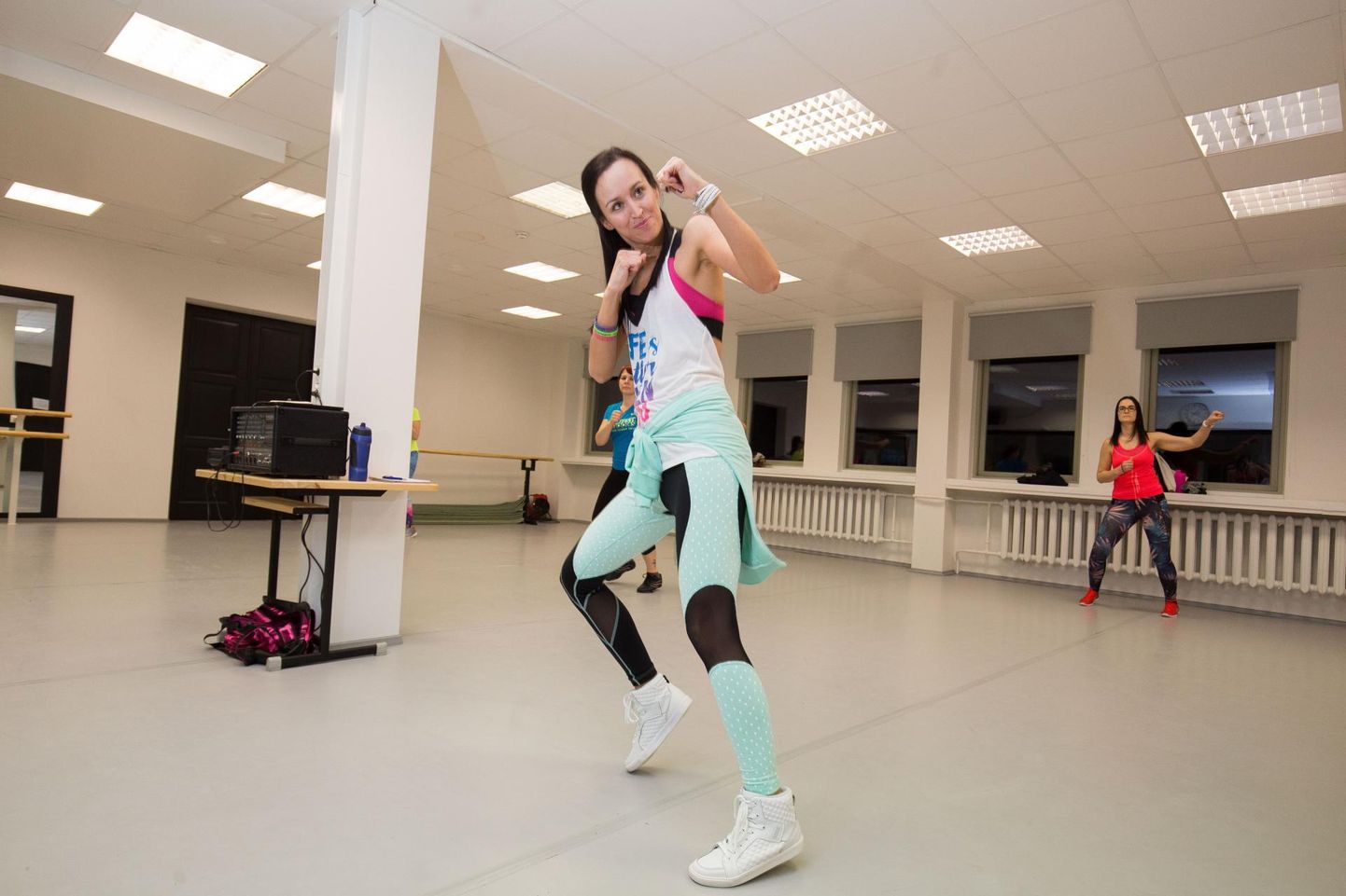 Alyona Tinyakova tahab inimeste muremõtted rõõmsa tantsuga kasvõi mõnekski hetkeks hajutada.