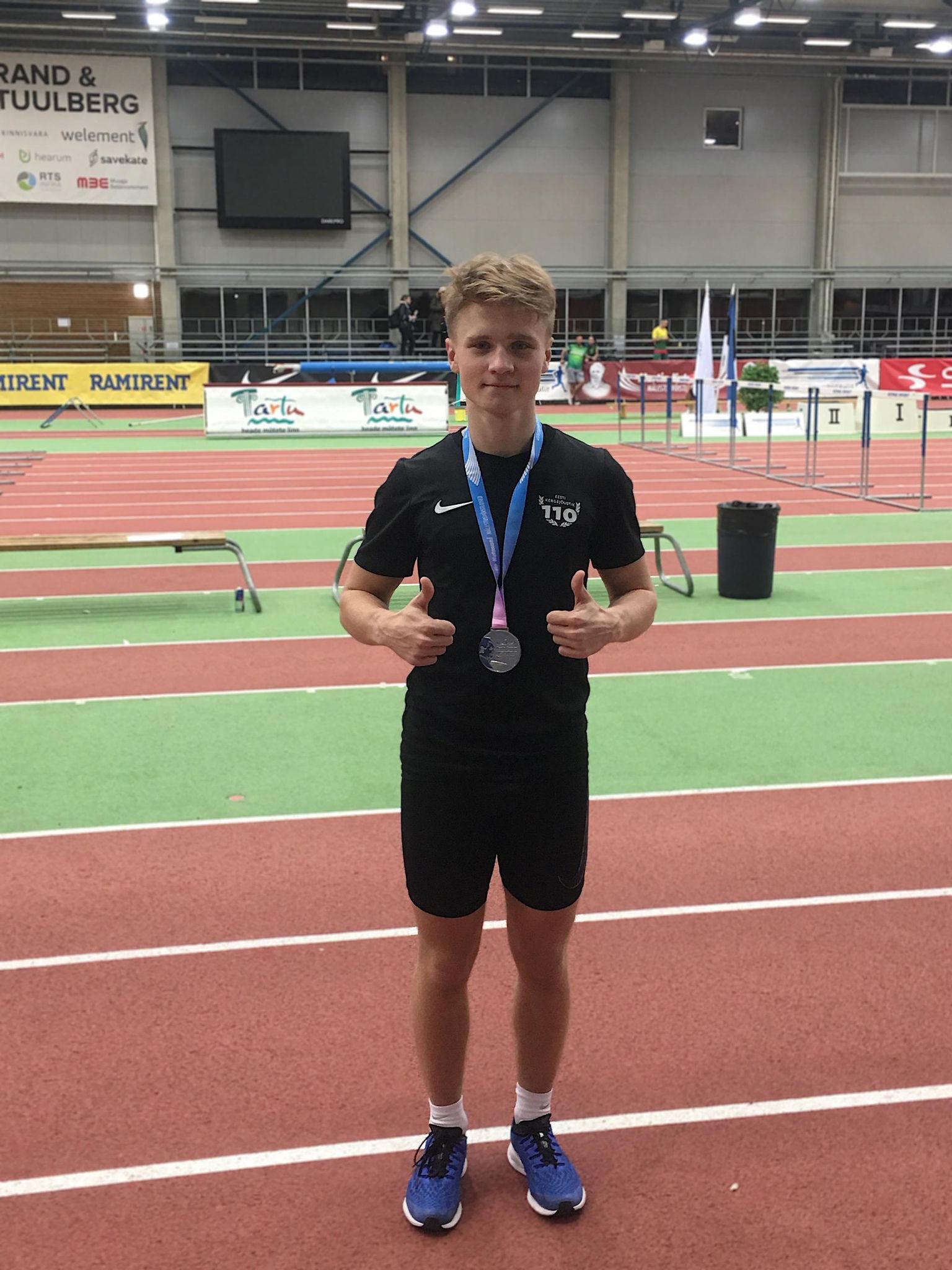 Romet Kivi võitis Eesti U16 kergejõustiku meistrivõistlustel suisa viis ala: 100, 200, 400 ja 800 meetri jooksu ning odaviske.