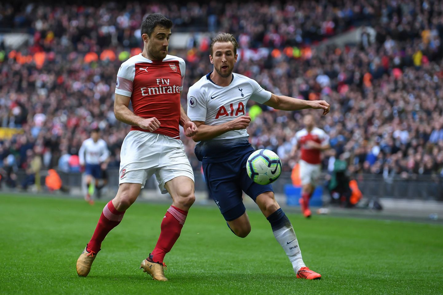 Inglismaa jalgpalliklubi Tottenhami Hotspuri tippmängija Harry Kane aktsioonis oma lapsepõleve lemmiku Arsenali meeskonna vastu.