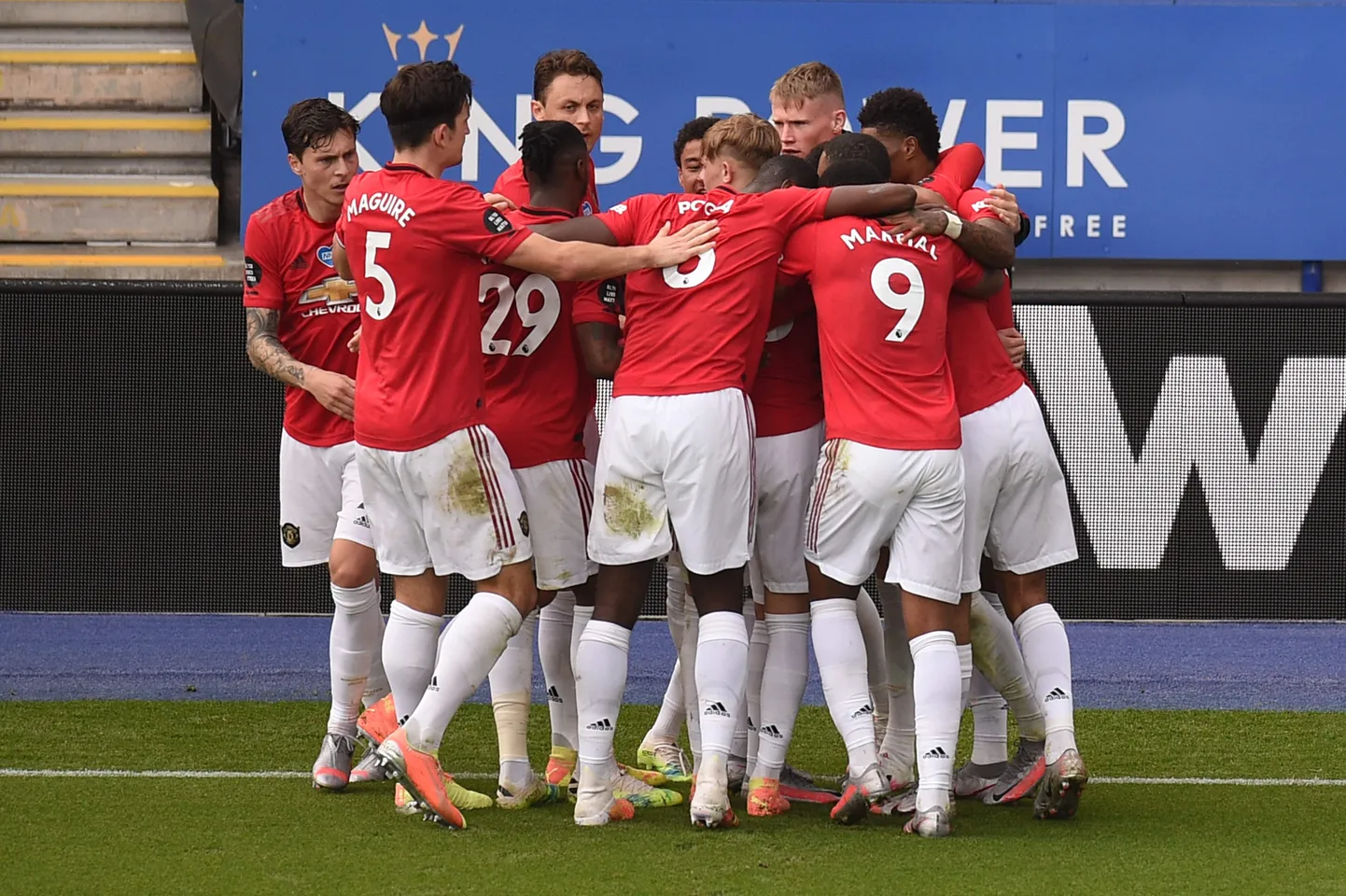 Manchester Unitedi mängumehed rõõmustamas Bruno Fernandese tabamuse üle.