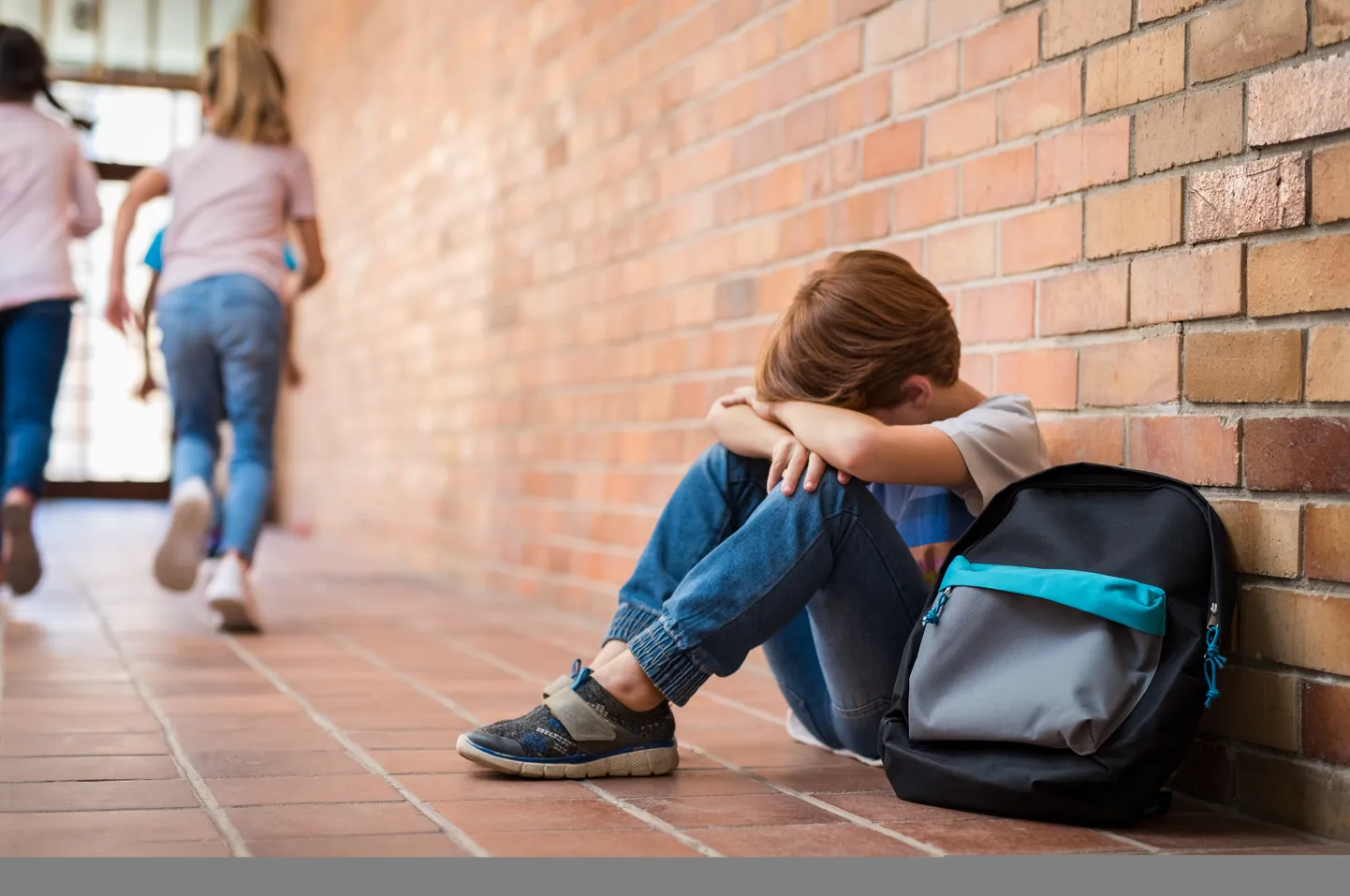 Koolitundides vägivallateemade käsitlemine aitab vägivalda ära tunda ja julgustab abi küsima.