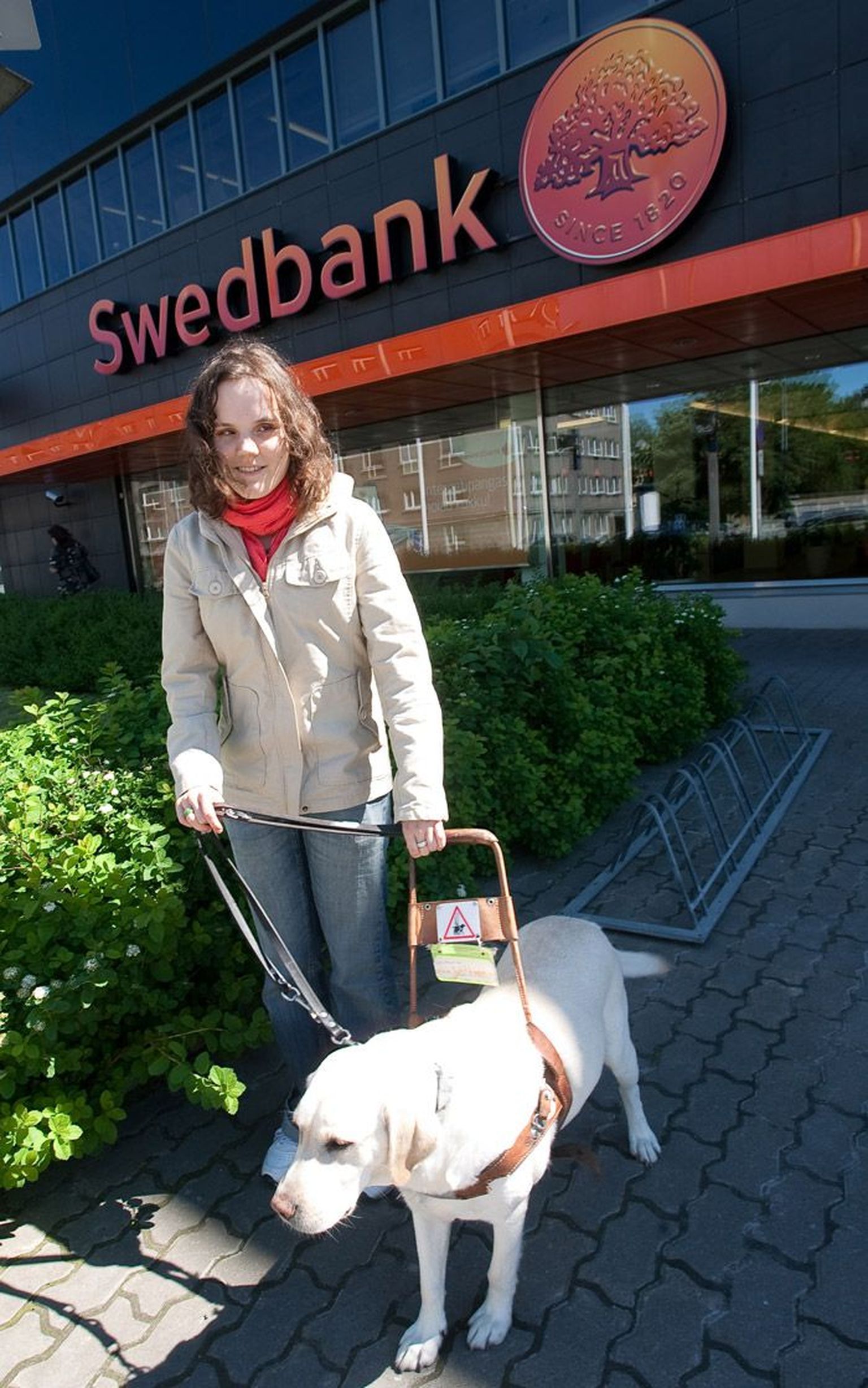 Maarja Haamer, keda neljapäeval saatis Tallinnas Swedbanki peakontori ees juhtkoer Iiris, oli nördinud sama panga töötajate käitumisest nädala alguses Viljandis.