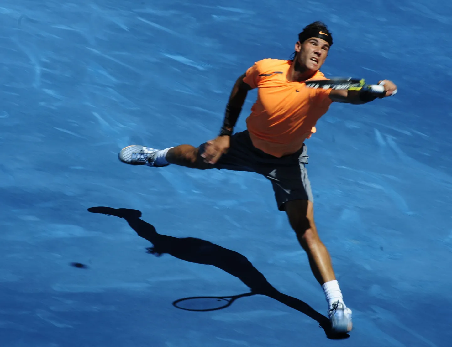 Rafael Nadal Madridi turniiri sinisel liival.