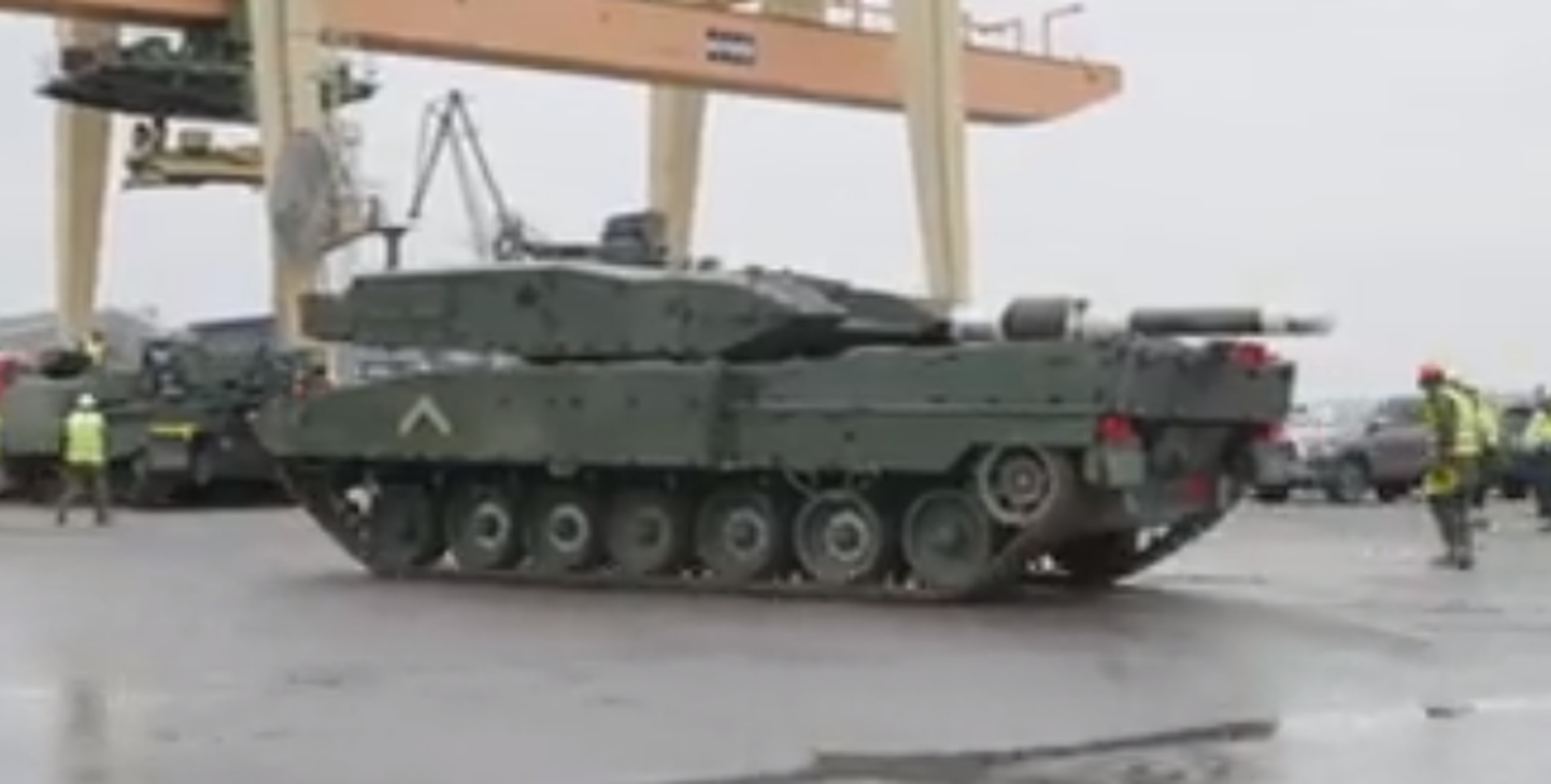 В Латвию доставлено 15 танков Leopard 2