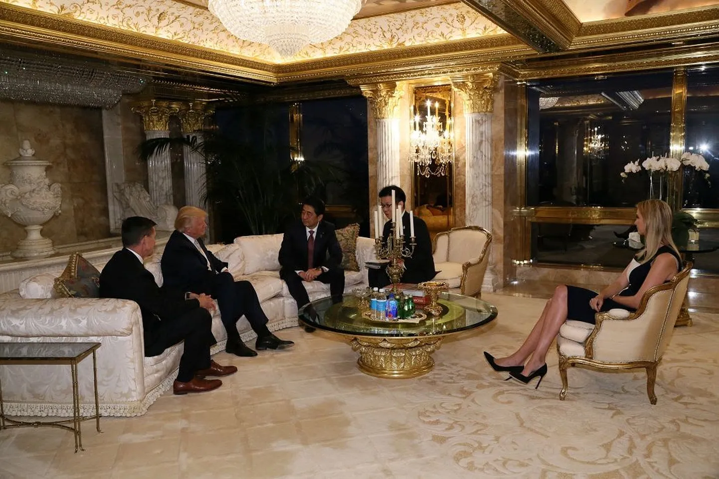 Shinzo Abe kohtumas Donald Trumpiga, kohal oli ka Ivanka Trump