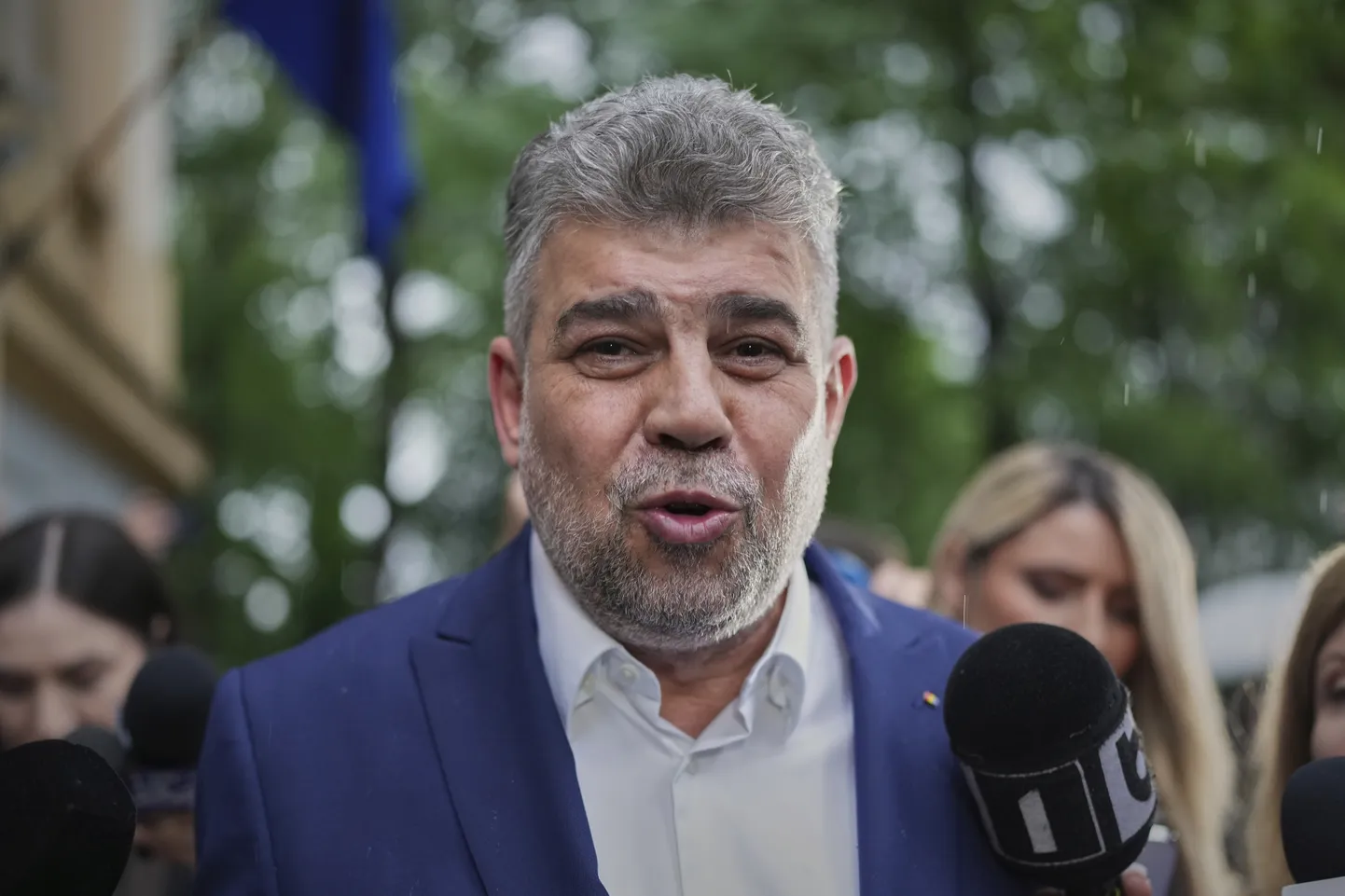 Rumeenia peaminister Marcel Ciolacu teatamas oma tagasiastumisest 5. mail 2025. aastal.