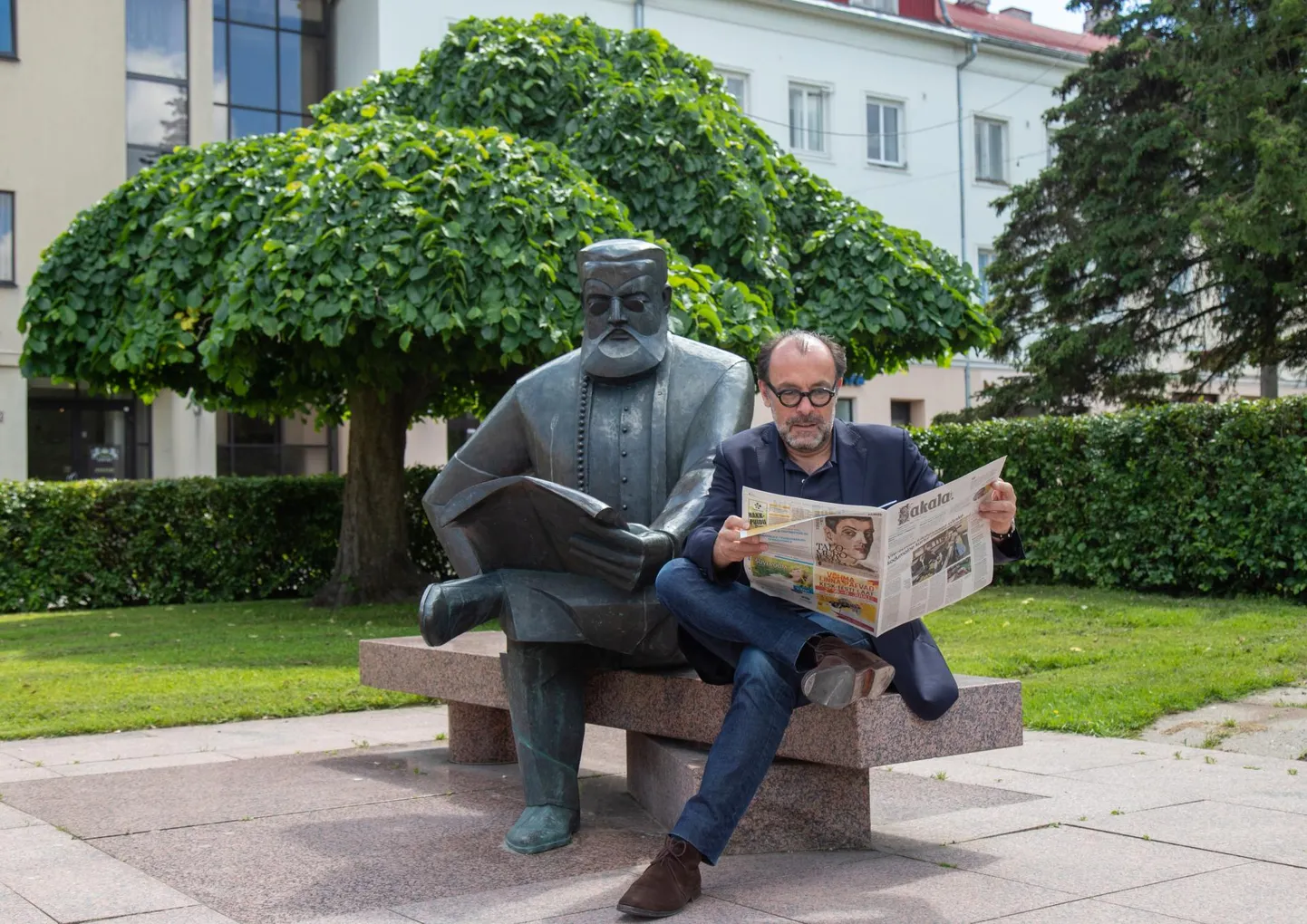 Maailma uudisekirjastajate assotsiatsiooni WAN-IFRA juhi Vincent Peyrègne sõnul loob mitmekesine tasakaalus ajakirjandus sallivust, mis on demokraatiale väga oluline. «Sallida tuleb isegi inimesi, kes sinuga poliitiliselt ühte meelt ei ole,» tõdeb ta.