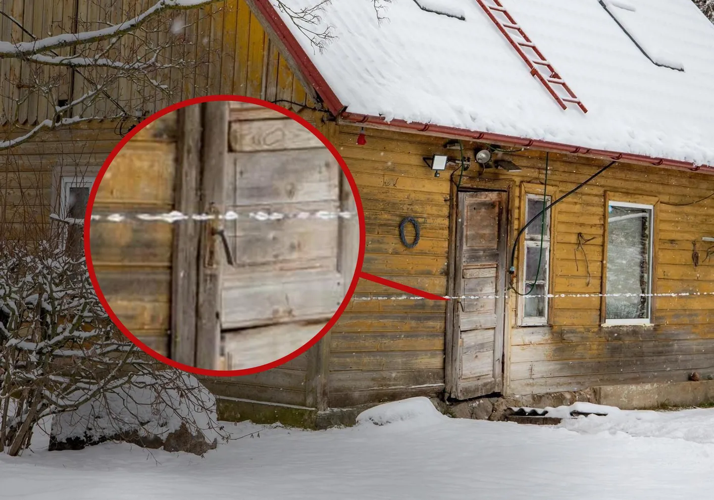 Andu-Papi talu elumaja uks, mille kaudu väidetavalt käis majas varas.