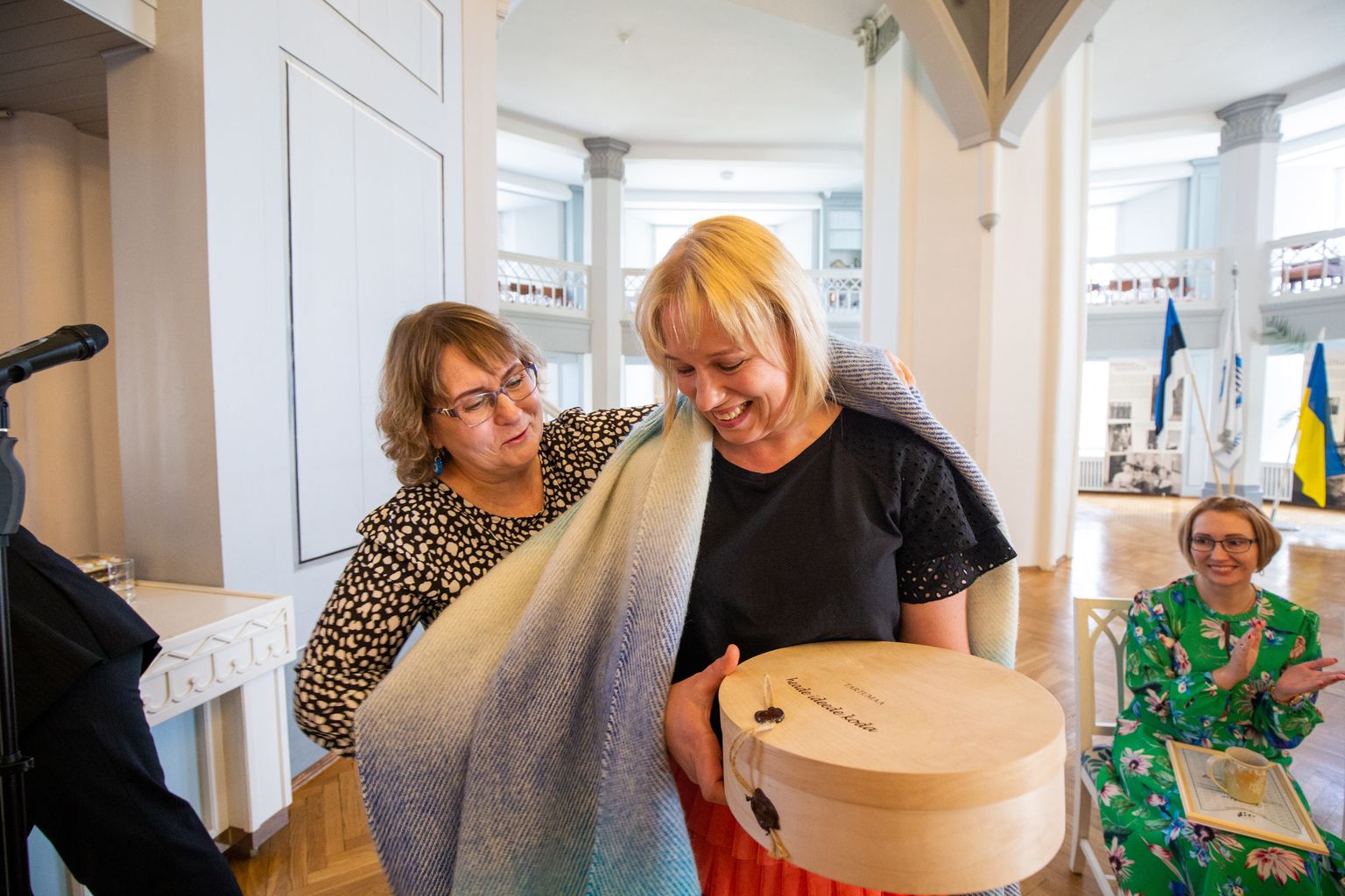 Tartumaa Aasta Ema tänuüritus Tartu Ülikooli Ajaloomuuseumi valges saalis