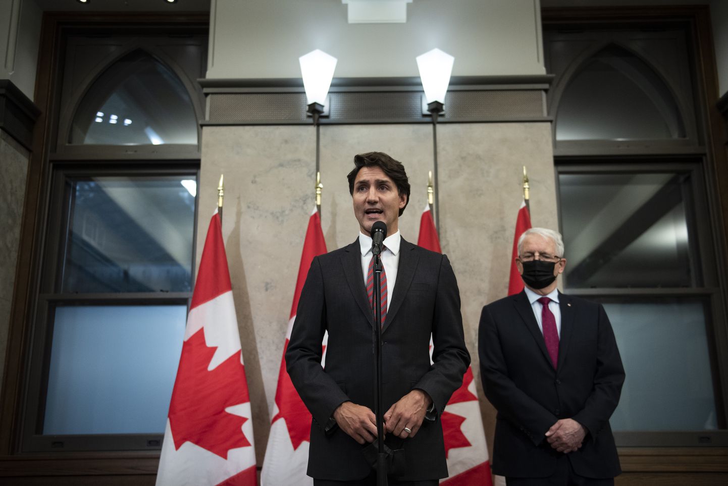 Premjerministrs Džastins Trudo kopā ar ārlietu ministru Marku Garno paziņo, ka kanādieši Mihaels Spvors un Maikls Kovrigs ir atbrīvoti no apcietinājuma Ķīnā