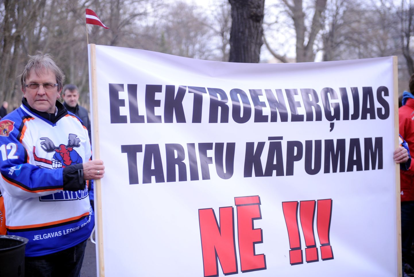 Pie Ministru kabineta ēkas notiek Latvijas ledus haļļu darbinieku, hokeja klubu un sporta skolu audzēkņu pikets pret strauji augošajiem elektroenerģijas tarifiem. Ilustratīvs foto