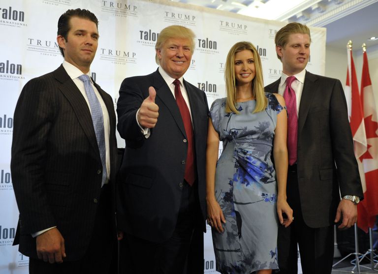 Donald Trump koos oma kolme vanema lapsega: Donald Jr, Ivanka ja Eric (paremal)