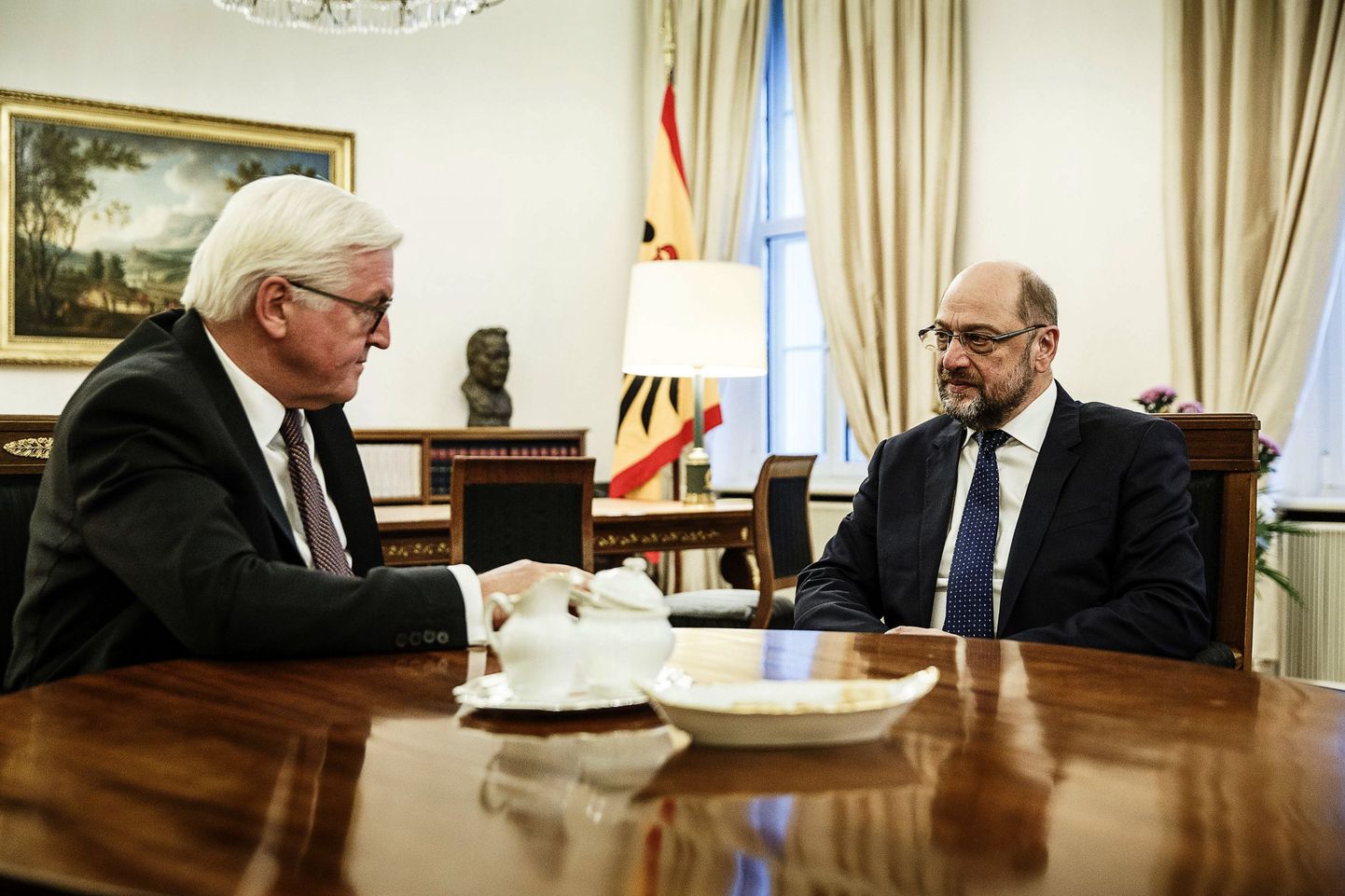 Frank-Walter Steinmeier (vasakul) ja Martin Schulz kohtusid neljapäeval presidendipalees.