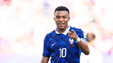 Salajase eraeluga superstaar: Kylian Mbappé luksuslik elu, mille taga seisab tema raudne ema