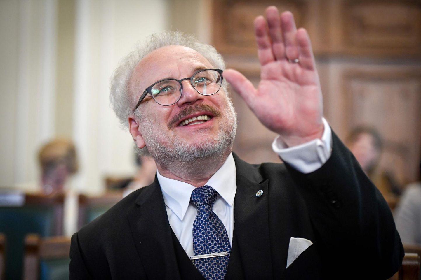 Eile Läti järgmiseks presidendiks valitud Egils Levits rõõmustab võidu üle. 63-aastast Euroopa Liidu Kohtu kohtunikku toetas sajakohalises seimis 61 saadikut. 