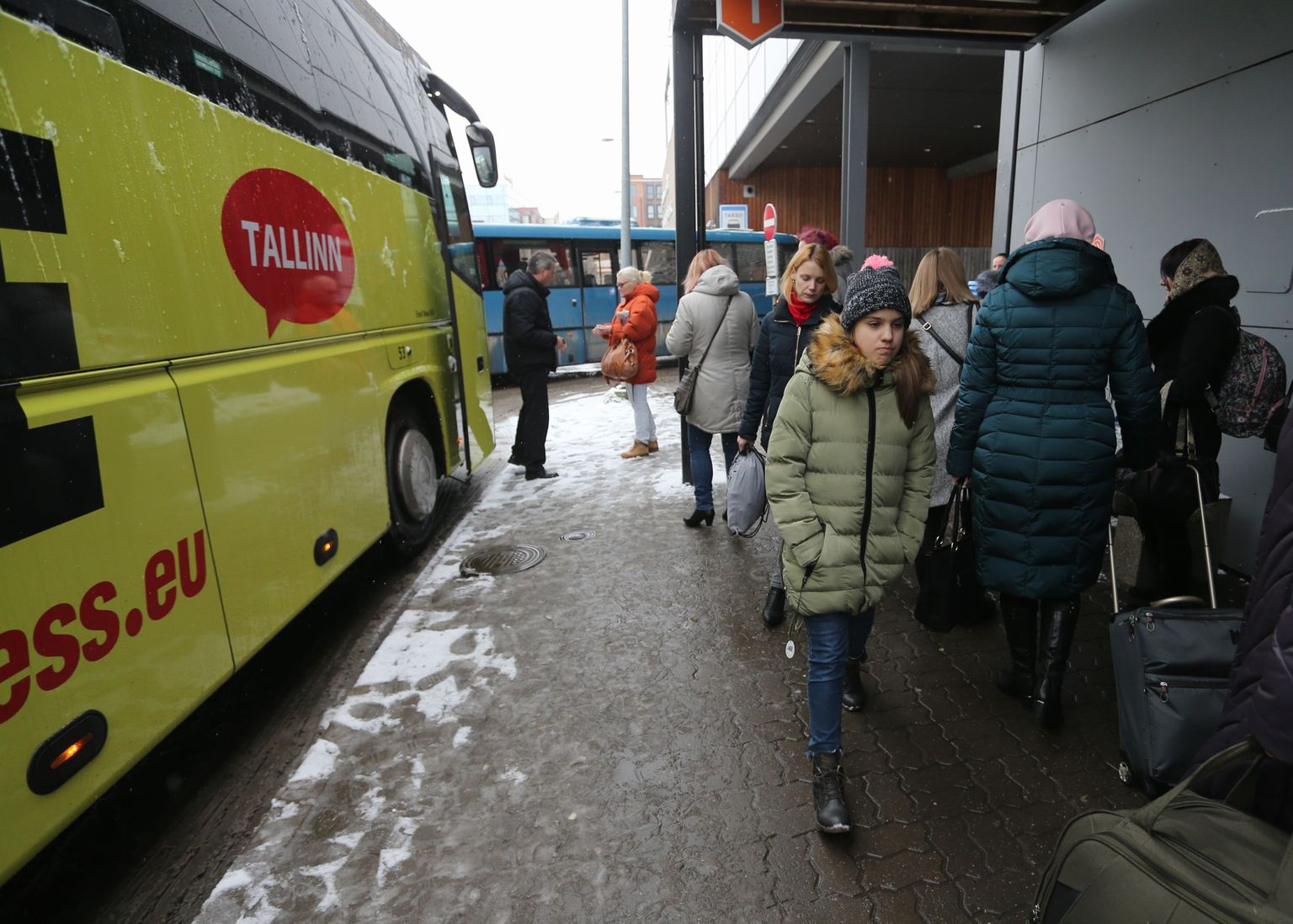 Täna veereb Tartust Tallinna ja tagasi 
sada kakskümmend bussi. Reisijaid jagub, nii et mõnel väljumisajal võib vaja minna ka lisabussi.