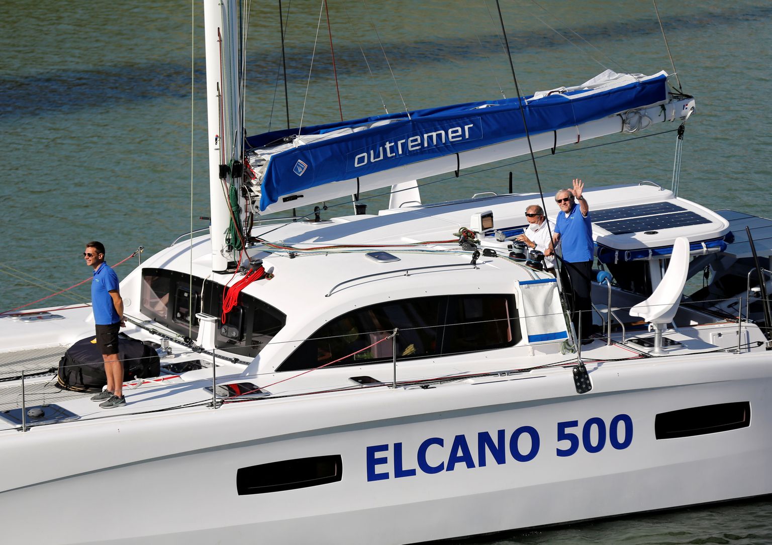 Kapten Cornell ja tema katamaraan Elcano Aventura Zero alustasid reisi Sevilla sadamast.